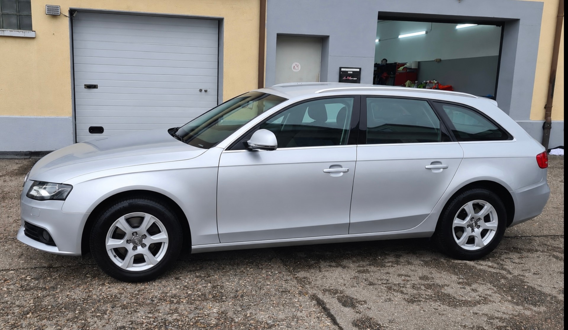 AUDI A4 Avant 1.8 TFSI multitronic-image-2