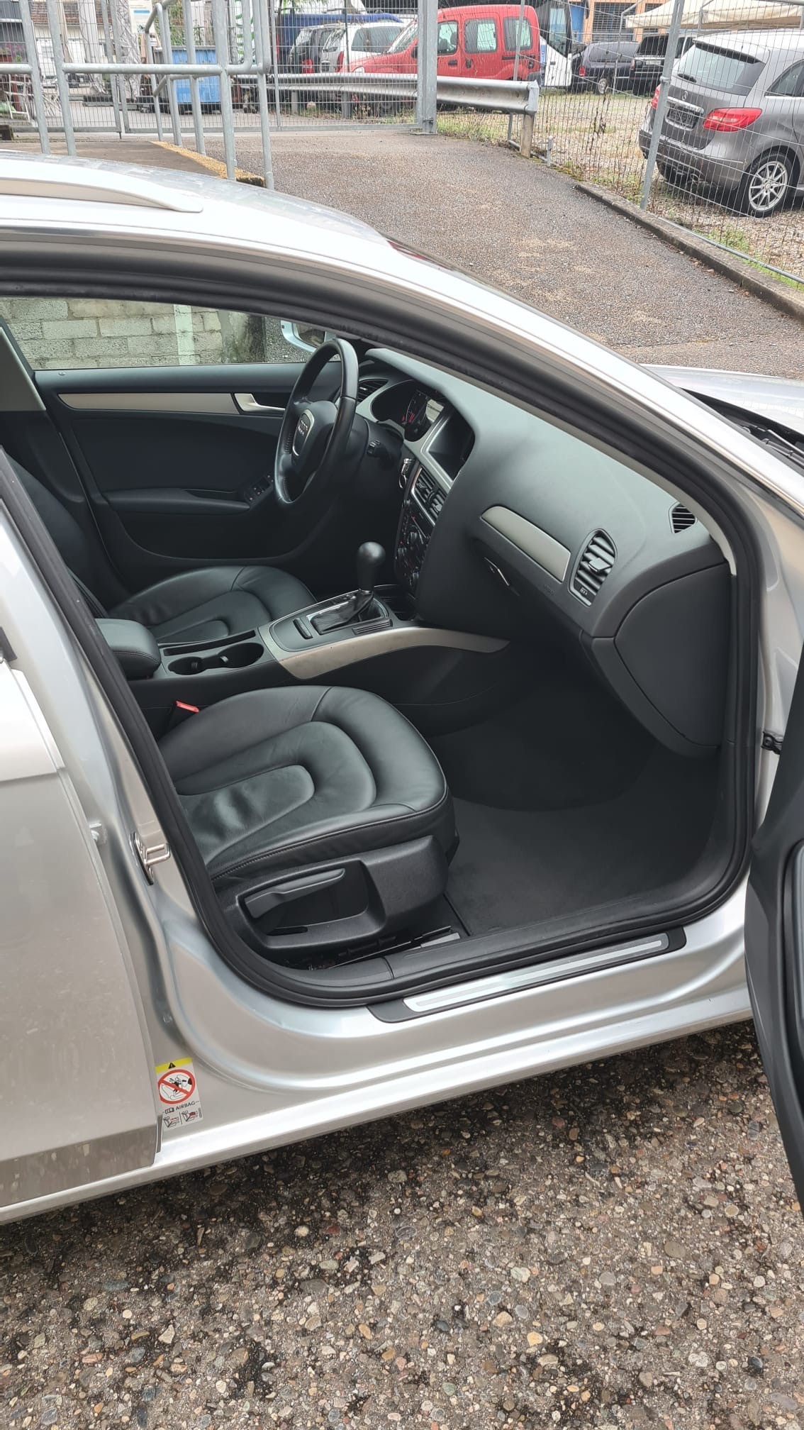 AUDI A4 Avant 1.8 TFSI multitronic-image-8