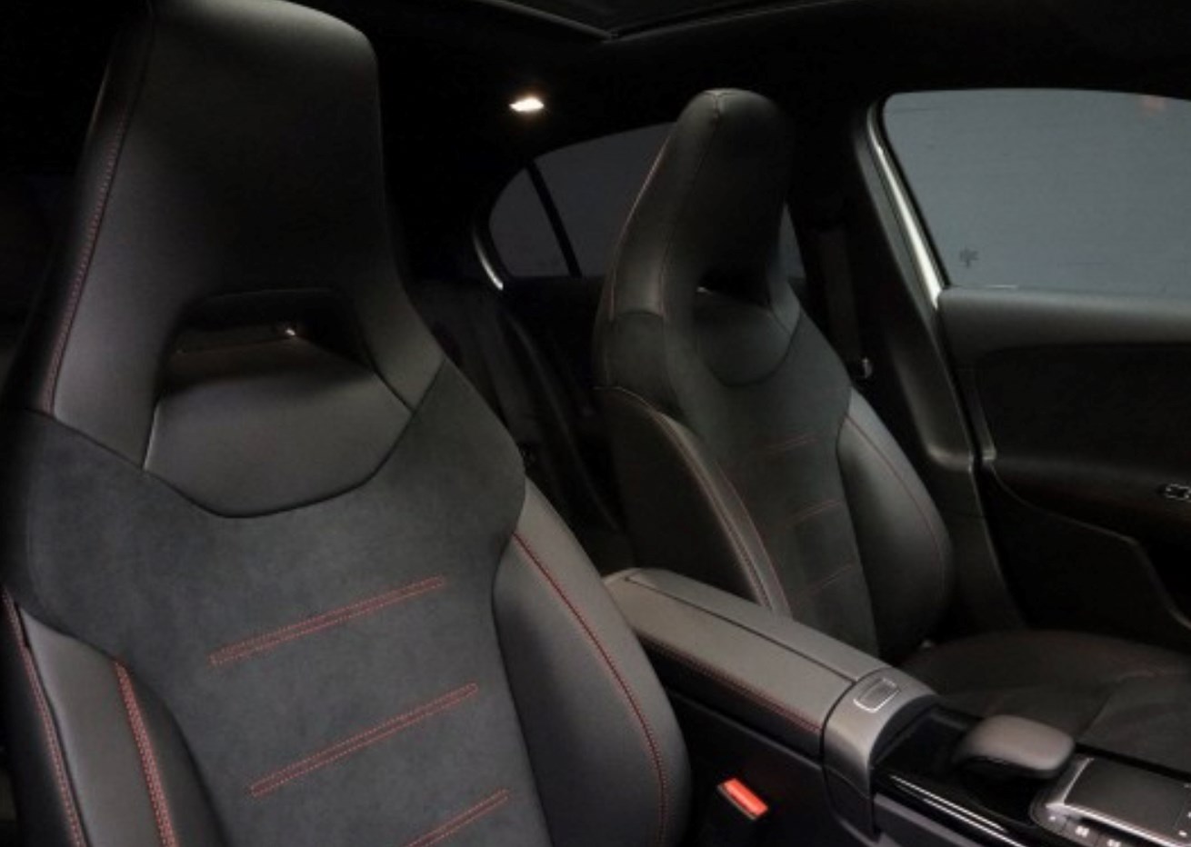 MERCEDES-BENZ A 220 d 4Matic AMG Line-image-4