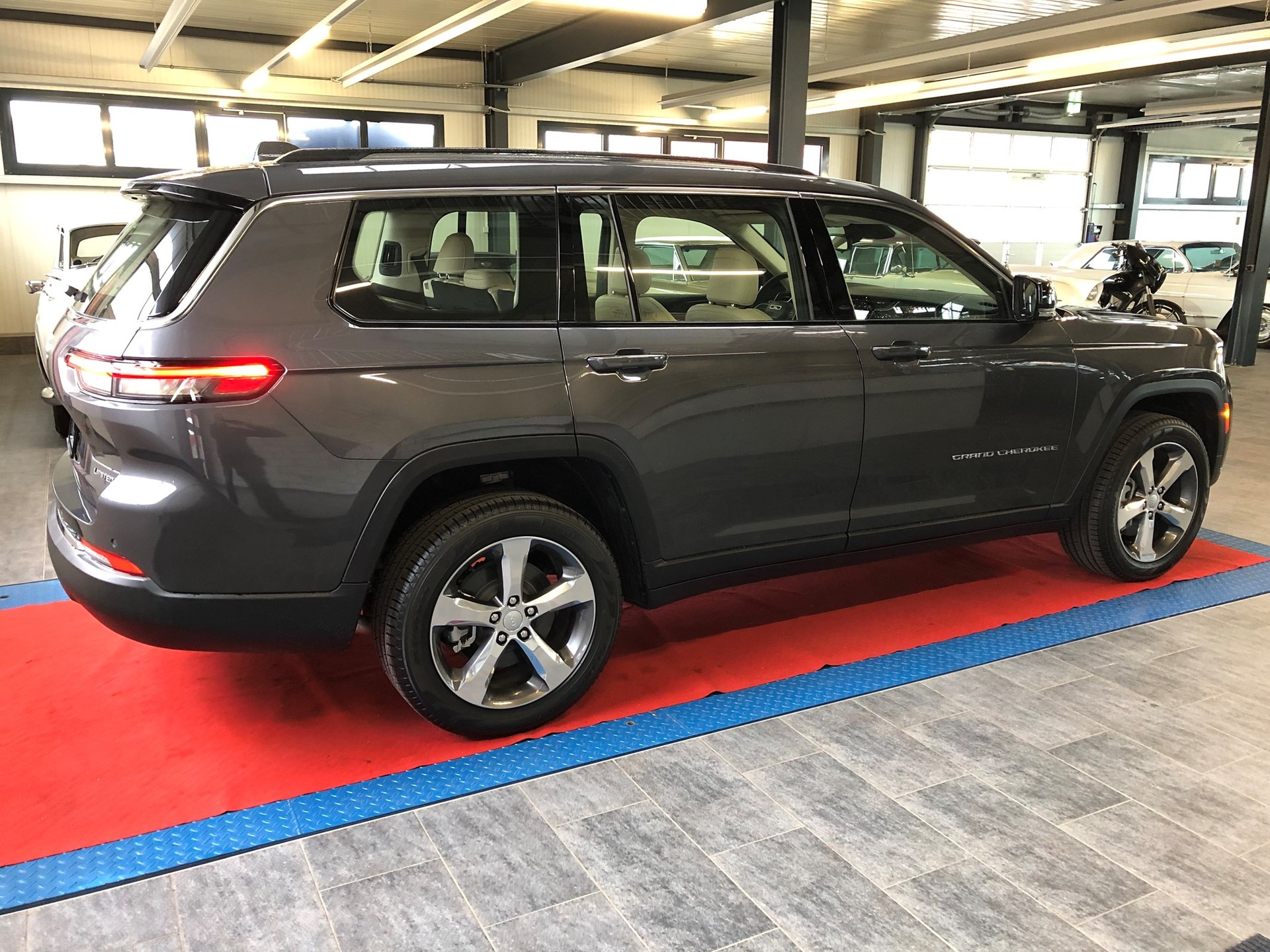 JEEP Grand Cherokee 3.6-V6 LIMITED AWD 4x4 Lang-image-9
