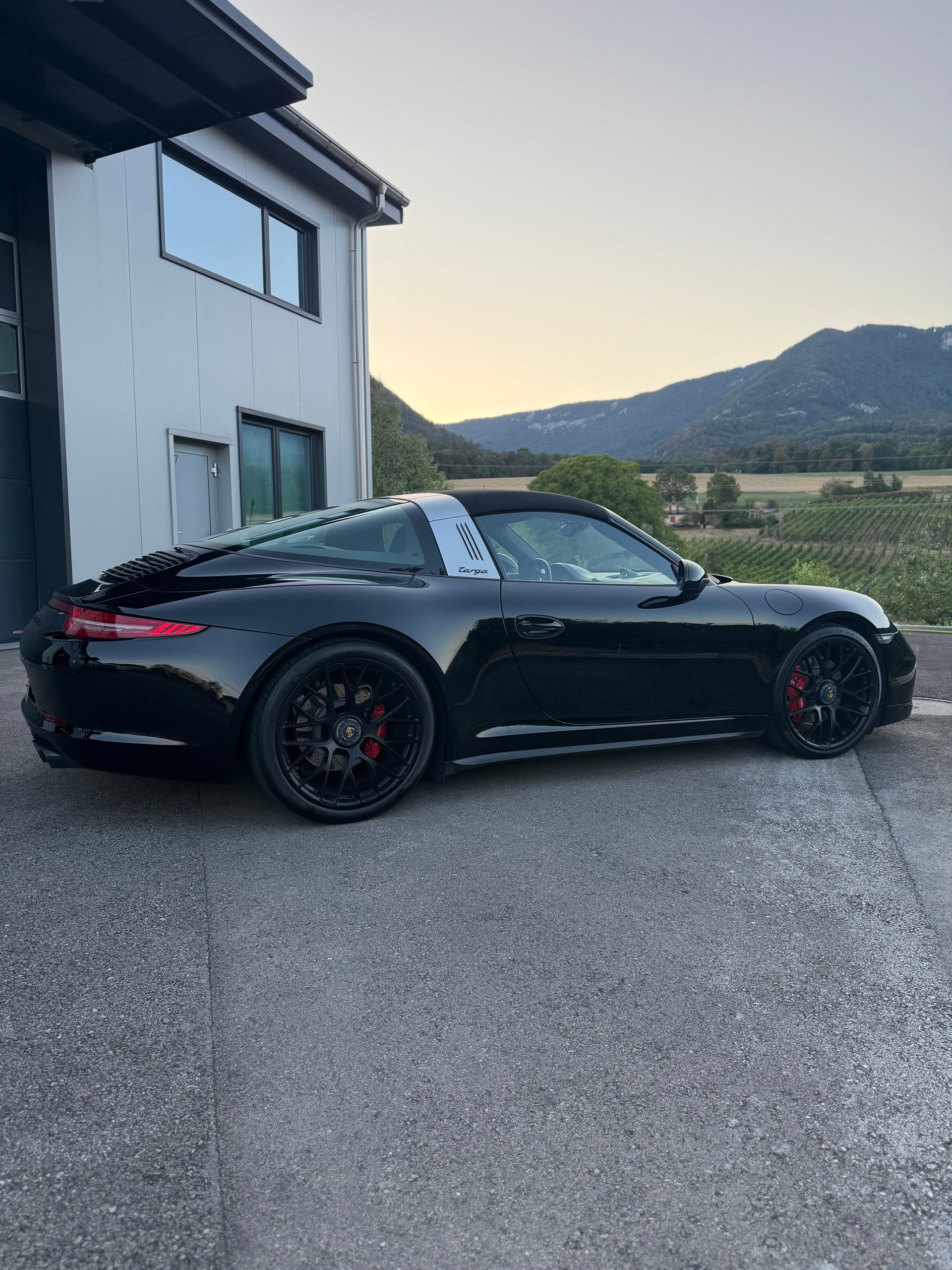 PORSCHE 911 Targa 4 GTS PDK-image-2