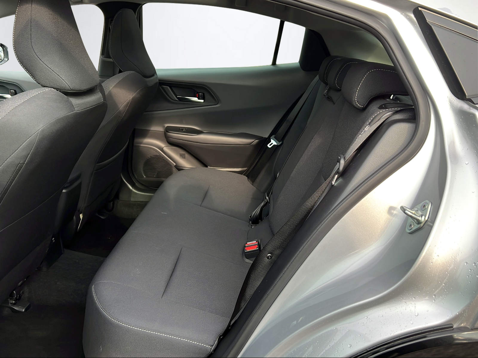 TOYOTA Prius 2.0 Plug-In-Hybrid Style-image-10