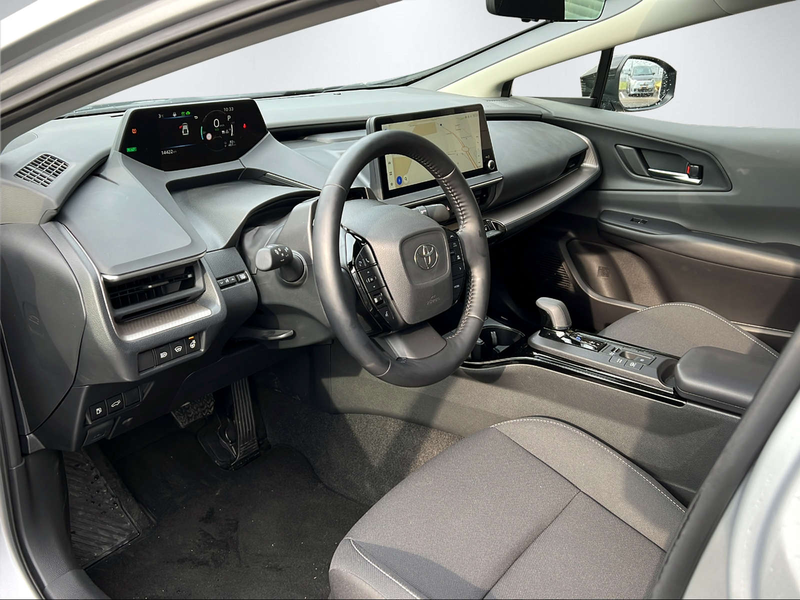 TOYOTA Prius 2.0 Plug-In-Hybrid Style-image-13