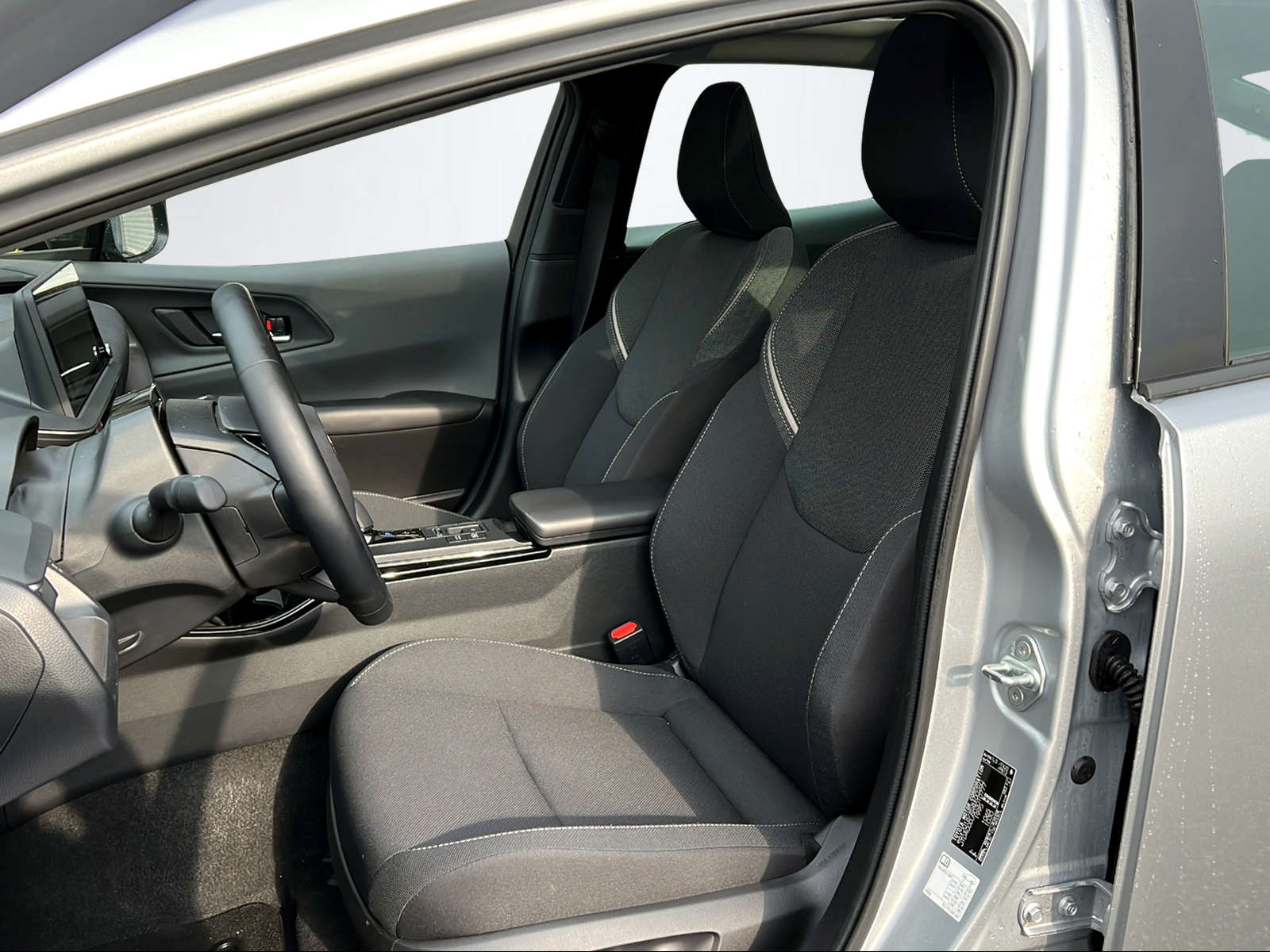 TOYOTA Prius 2.0 Plug-In-Hybrid Style-image-14