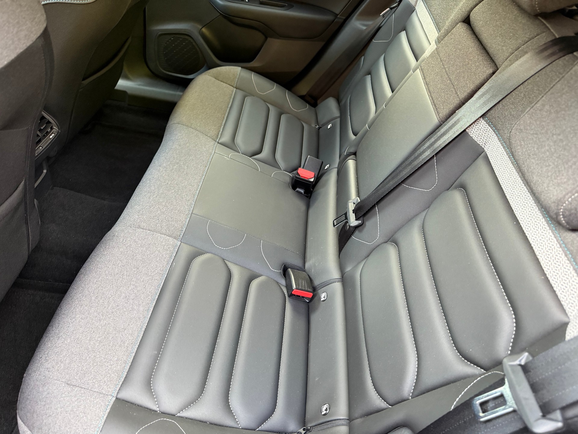 CITROEN C4 1.2 Pure Tech Shine EAT8-image-5