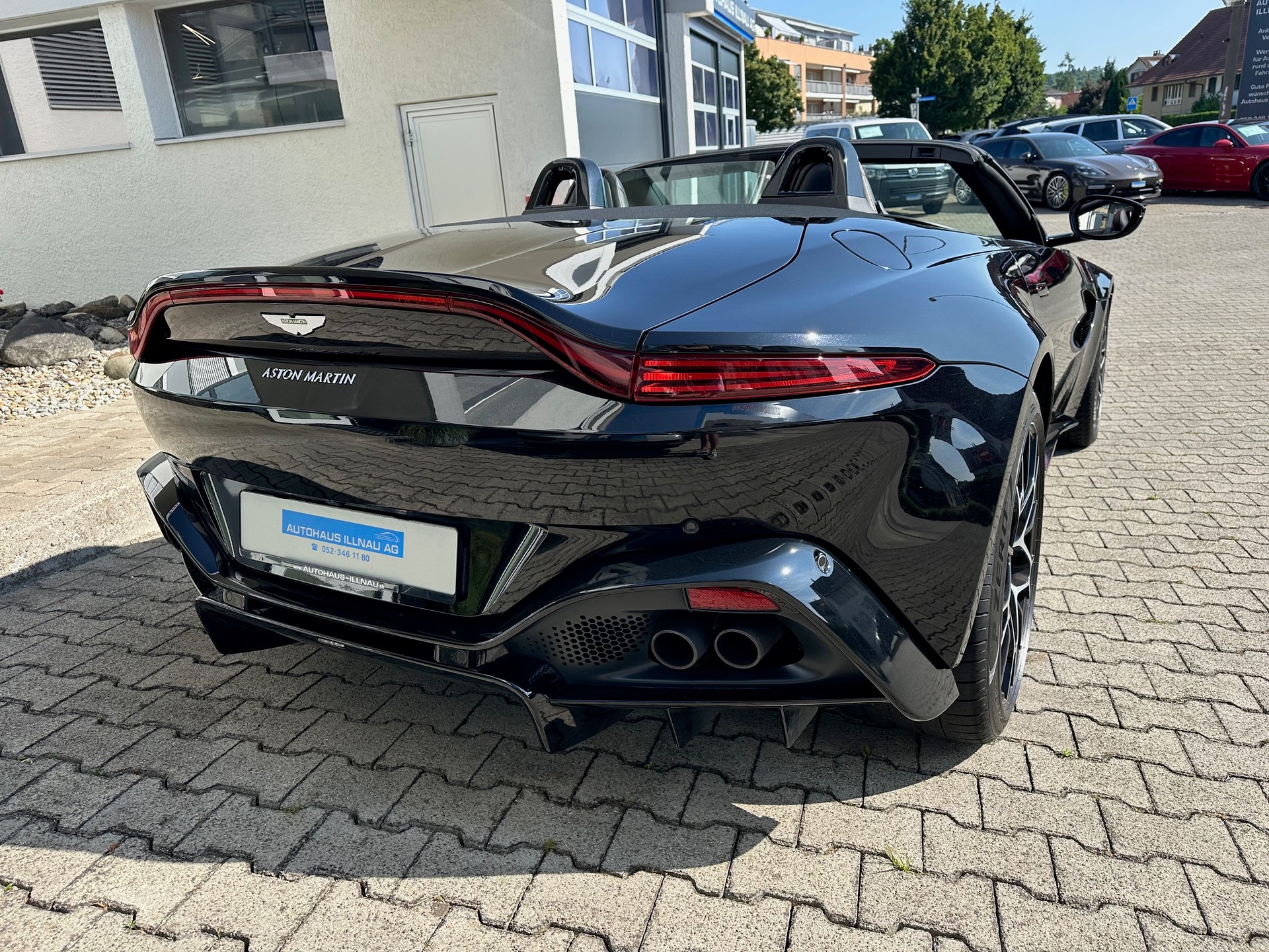 ASTON MARTIN V8 Vantage 4.0 Roadster-image-2