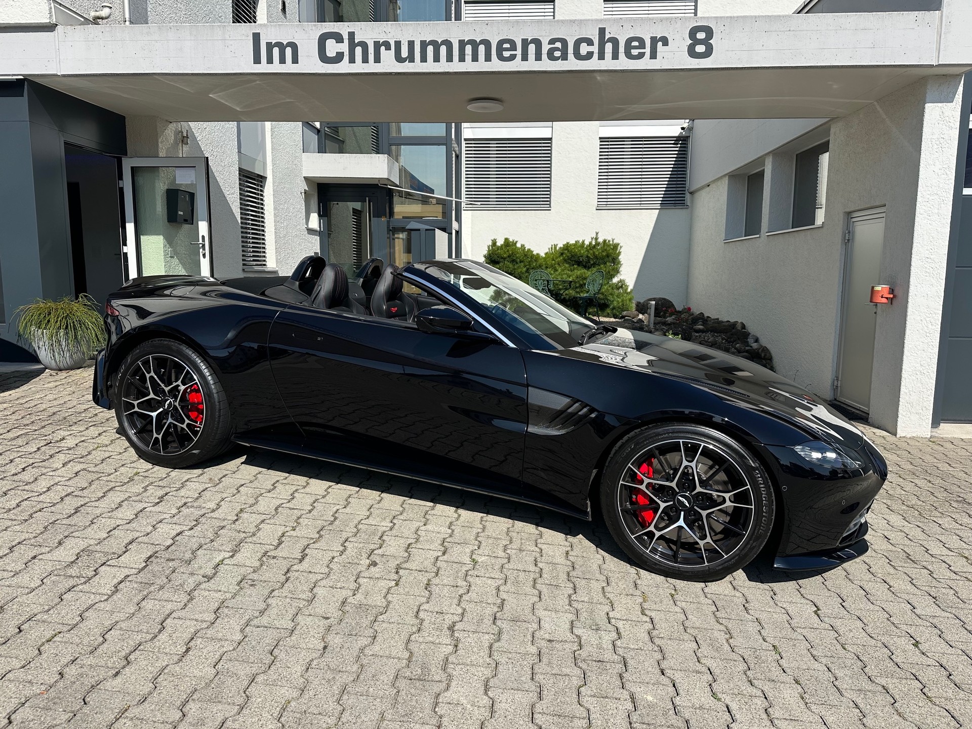 ASTON MARTIN V8 Vantage 4.0 Roadster-image-1