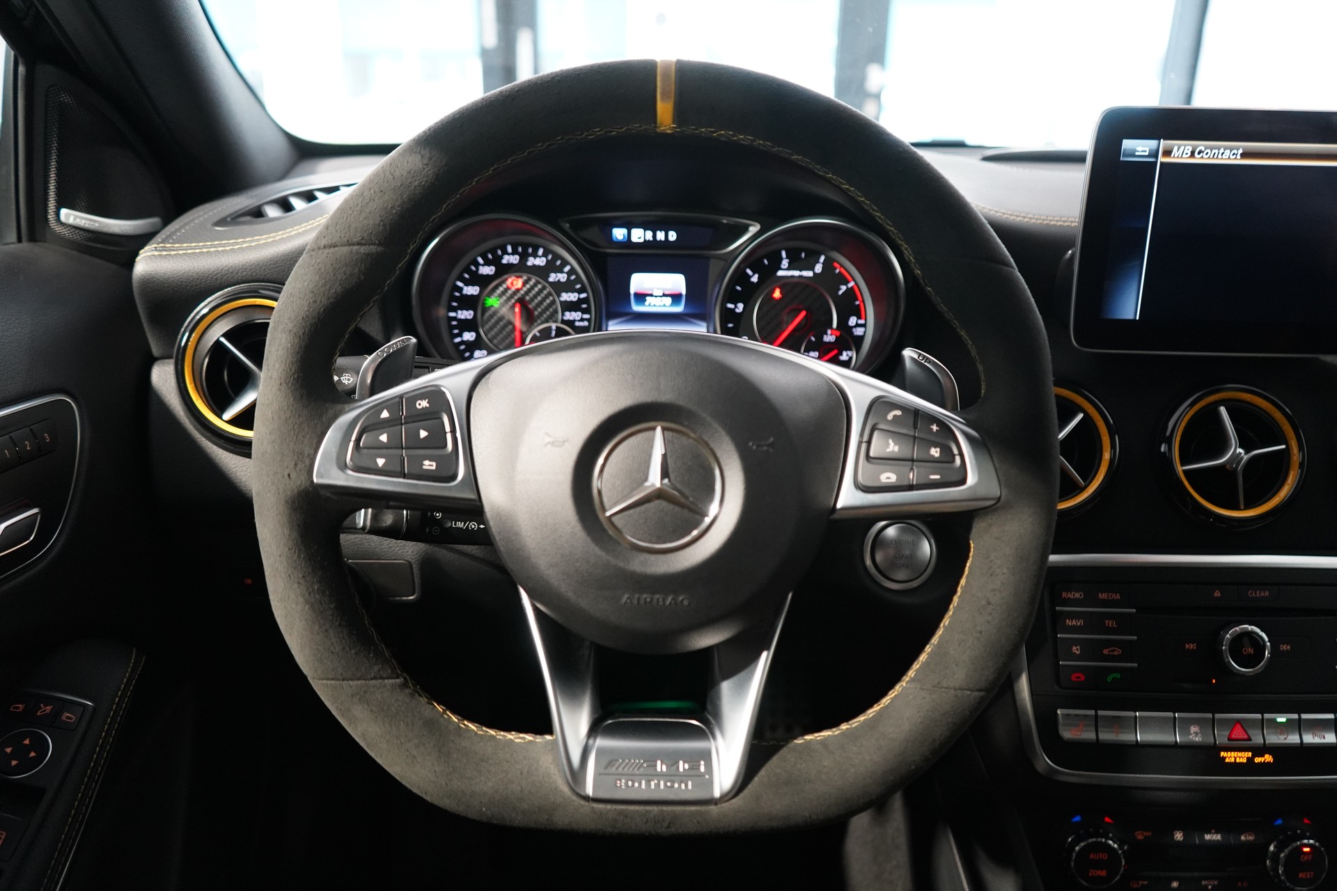 MERCEDES-BENZ GLA 45 AMG Yellow Night Edition 4Matic / CH-Fahrzeug-image-8