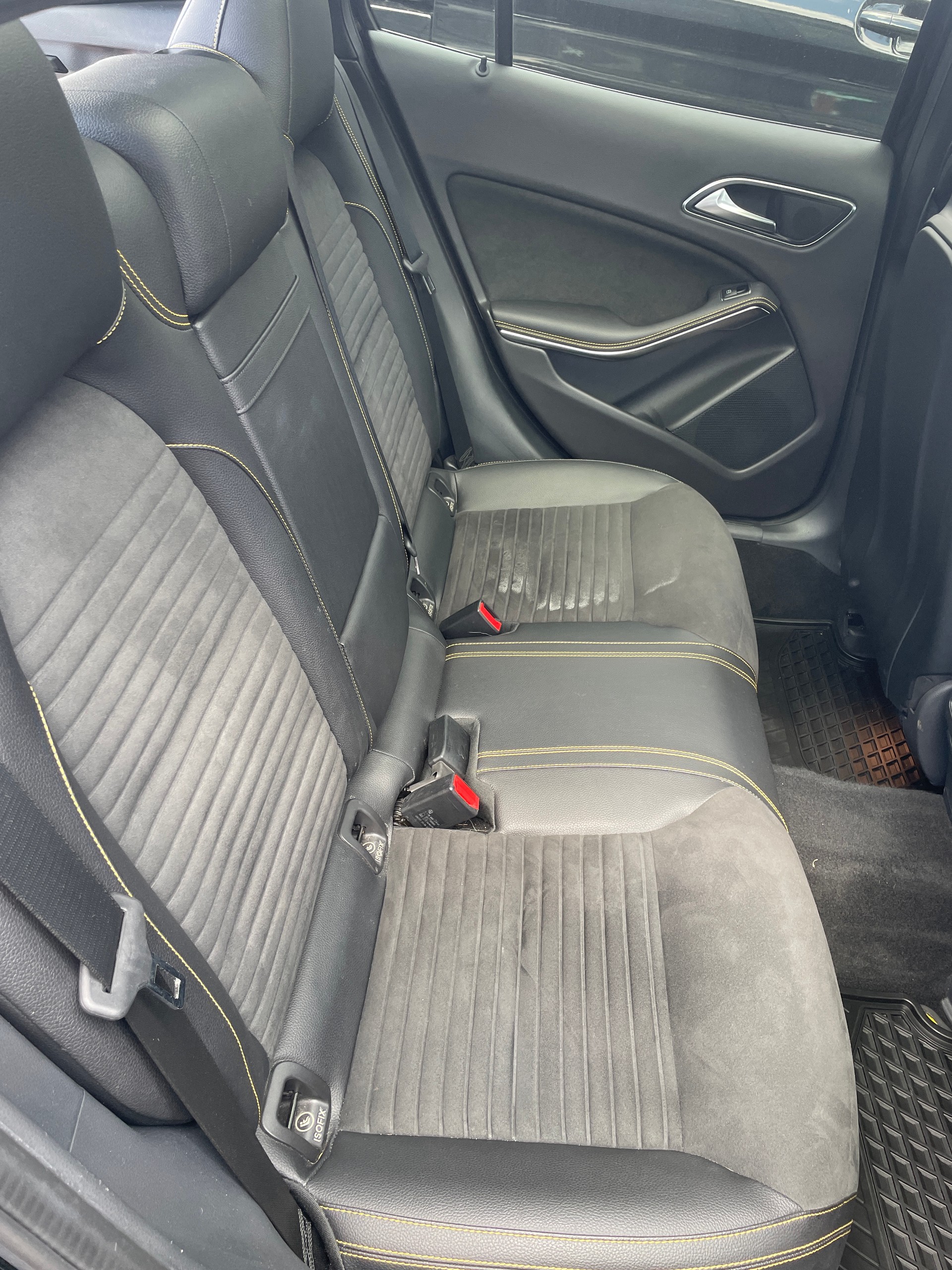 MERCEDES-BENZ GLA 45 AMG Yellow Night Edition 4Matic / CH-Fahrzeug-image-18