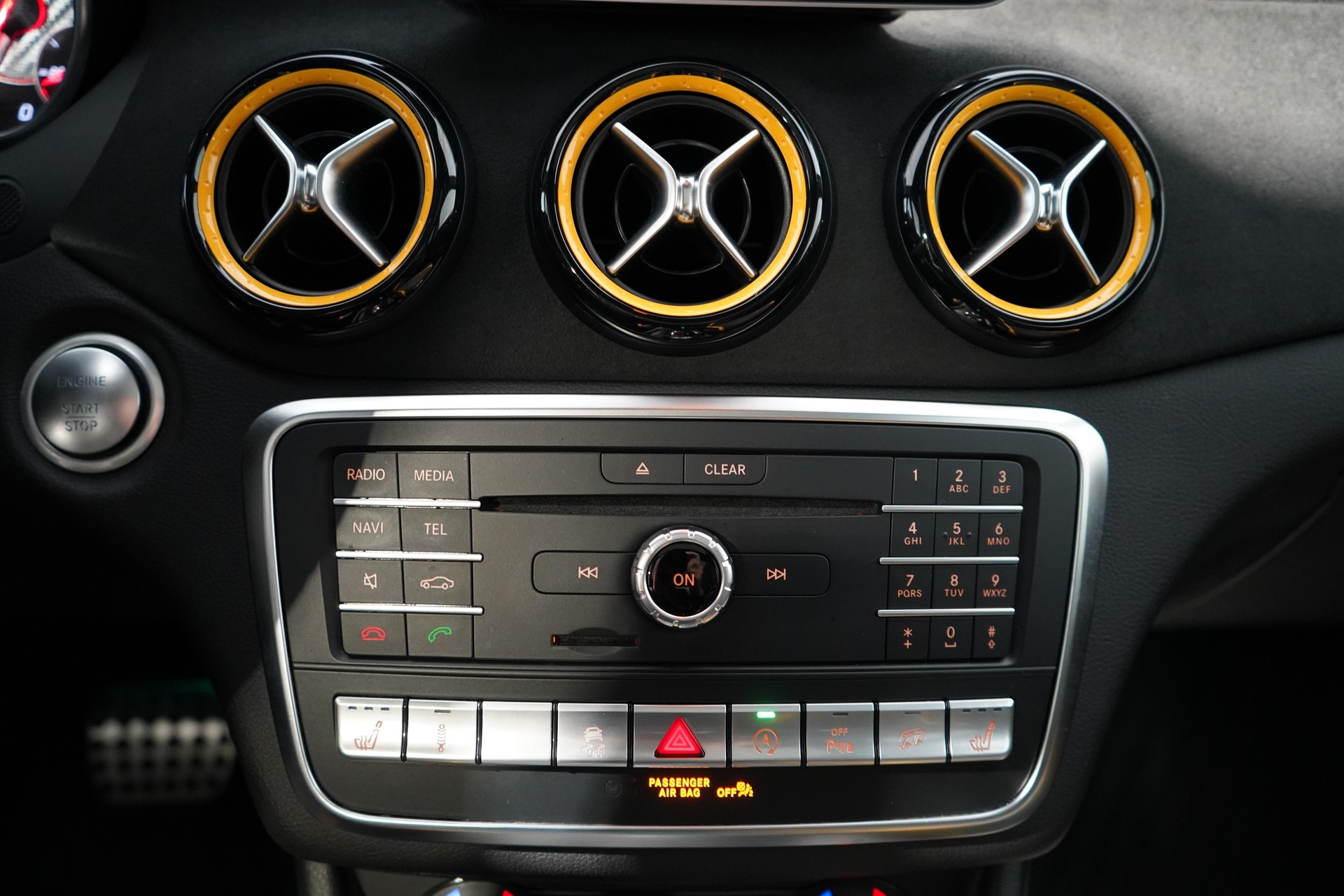 MERCEDES-BENZ GLA 45 AMG Yellow Night Edition 4Matic / CH-Fahrzeug-image-11