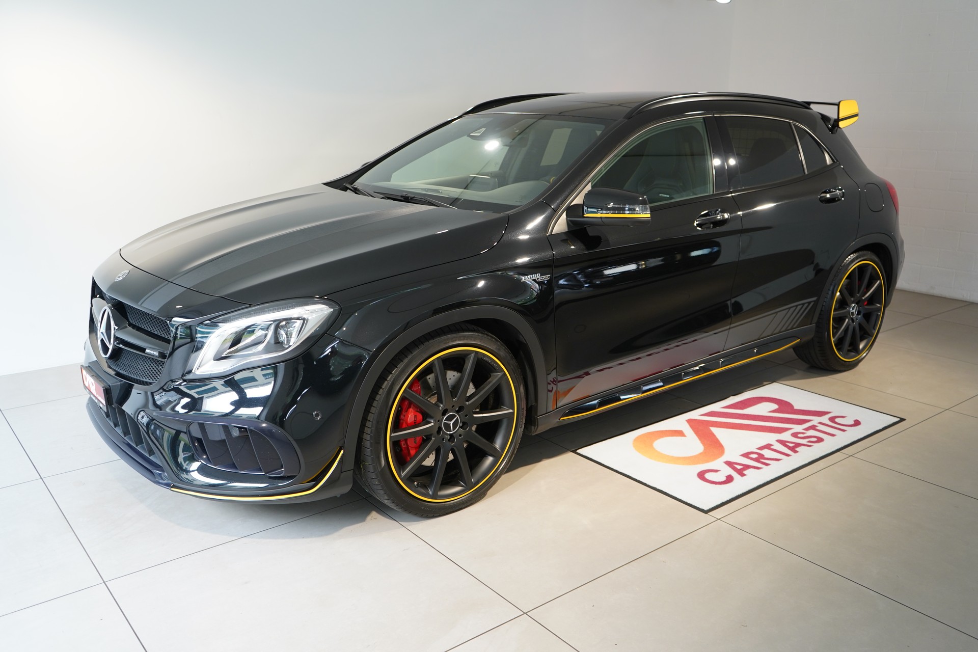 MERCEDES-BENZ GLA 45 AMG Yellow Night Edition 4Matic / CH-Fahrzeug