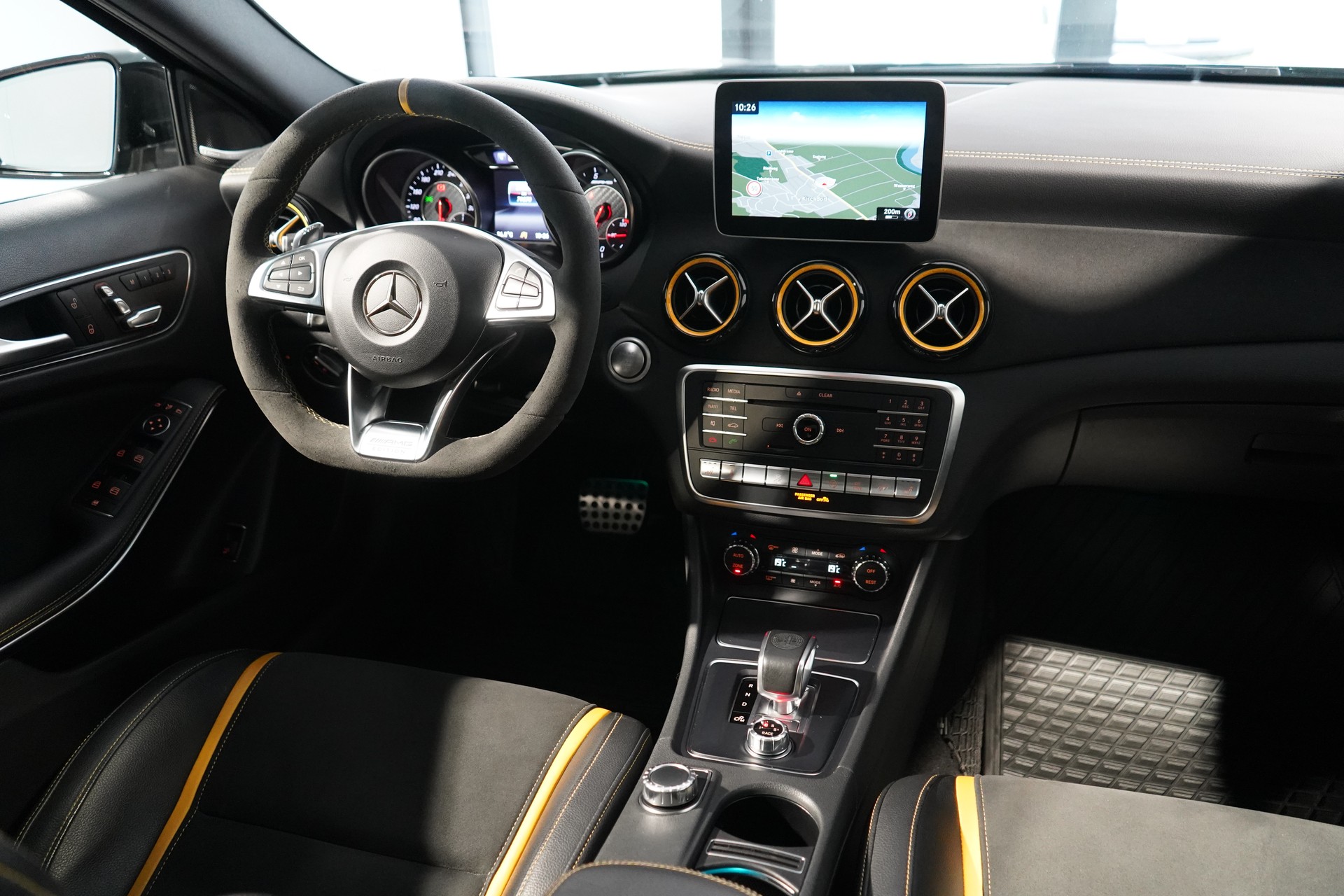 MERCEDES-BENZ GLA 45 AMG Yellow Night Edition 4Matic / CH-Fahrzeug-image-7