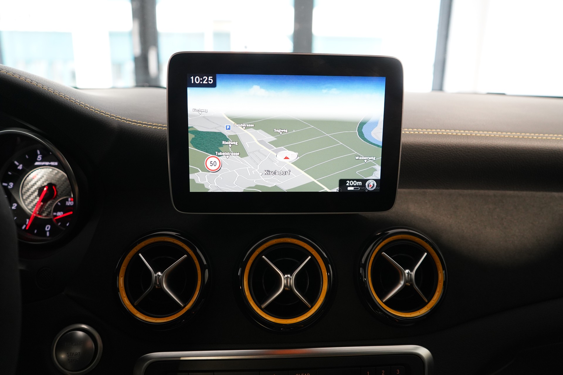 MERCEDES-BENZ GLA 45 AMG Yellow Night Edition 4Matic / CH-Fahrzeug-image-10