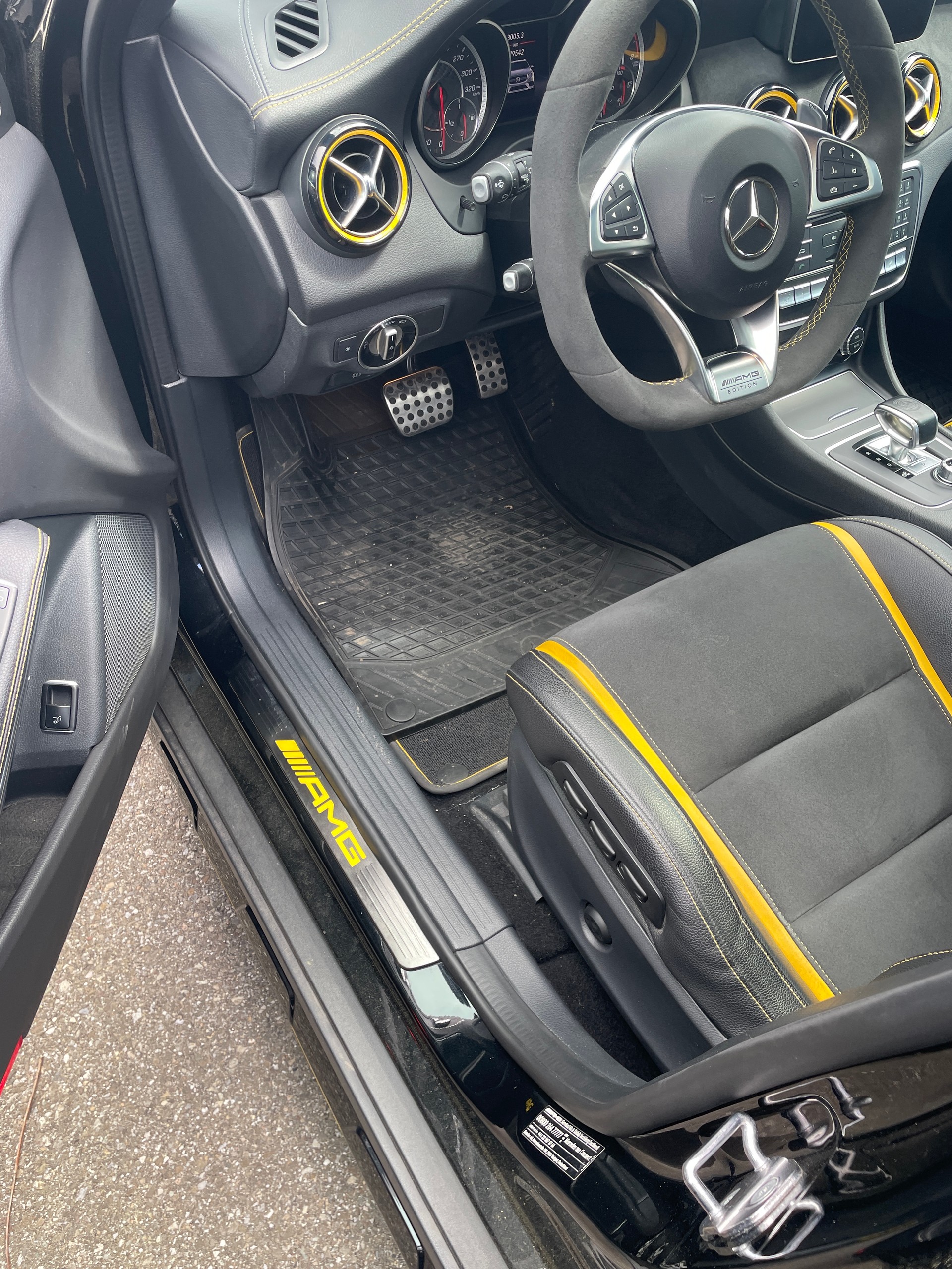 MERCEDES-BENZ GLA 45 AMG Yellow Night Edition 4Matic / CH-Fahrzeug-image-20