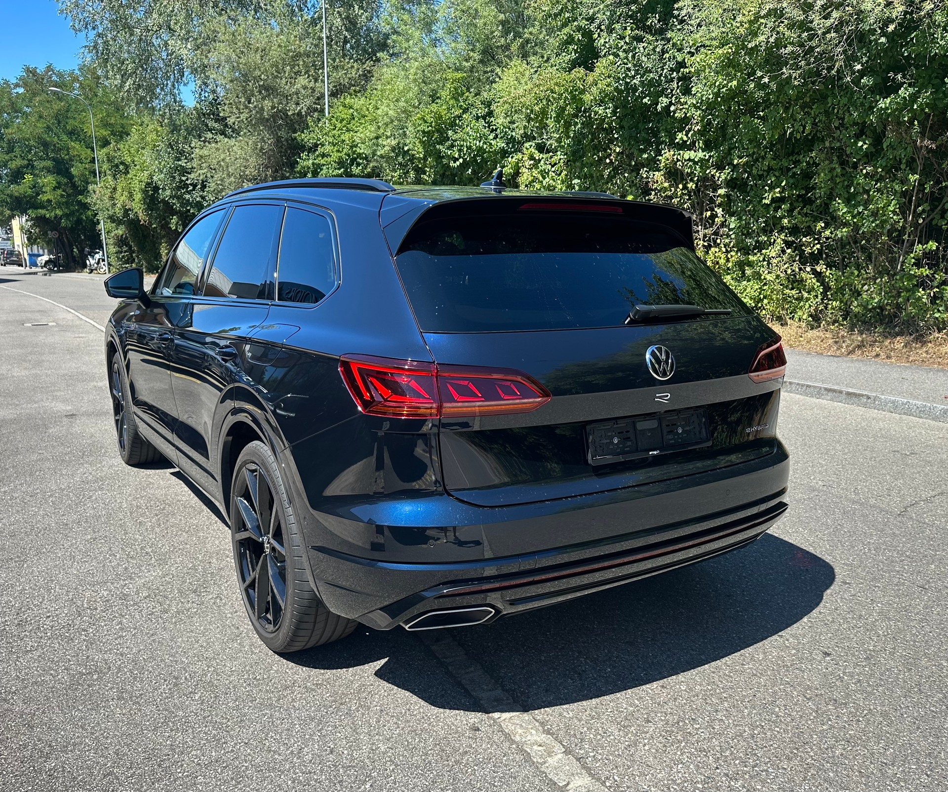 VW Touareg 3.0 TSI eHybrid R Tiptronic leasing possible-image-1