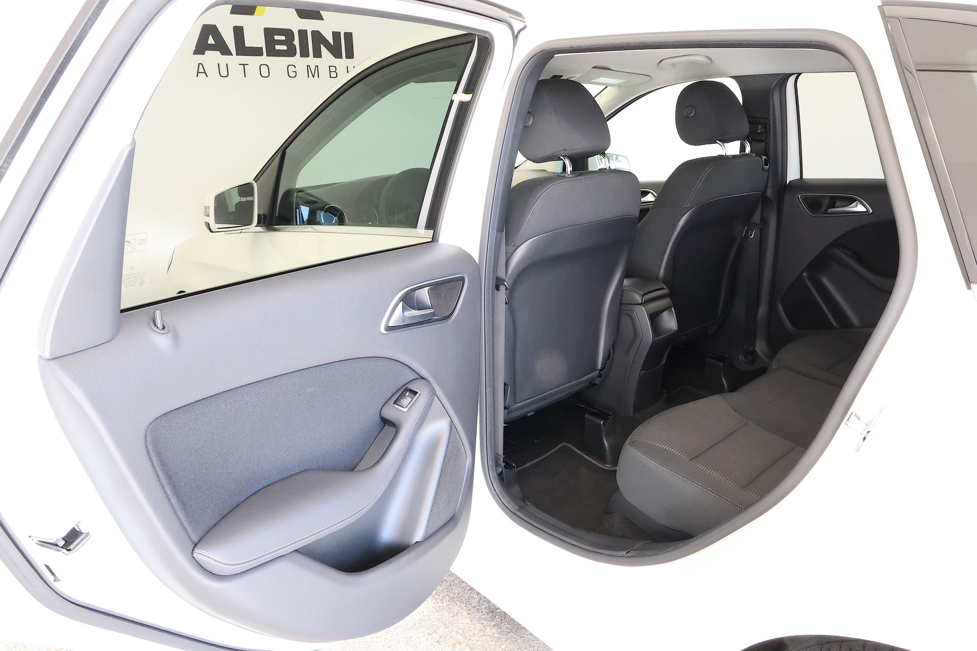 MERCEDES-BENZ B 220 Style 4Matic 7G-DCT-image-13
