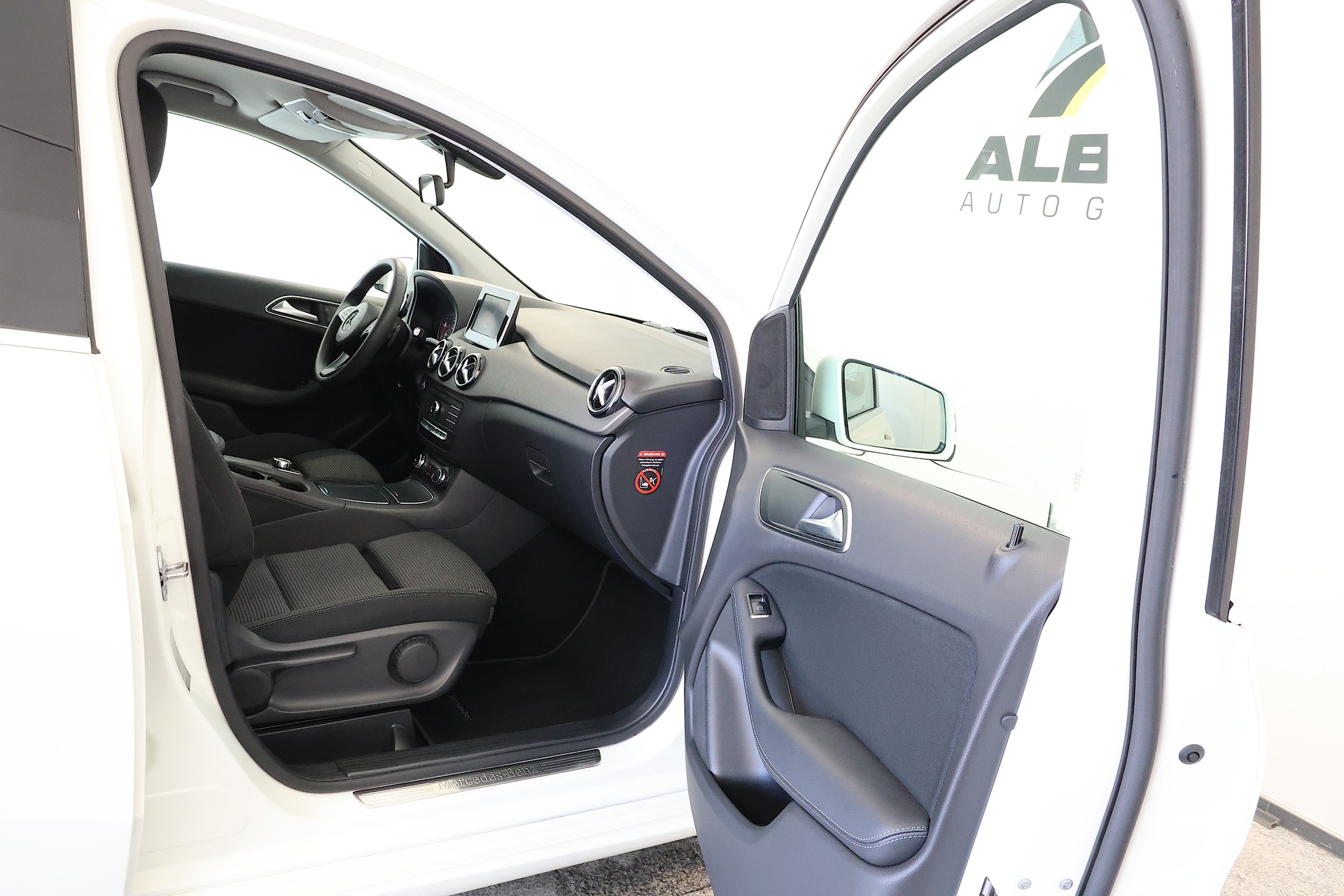 MERCEDES-BENZ B 220 Style 4Matic 7G-DCT-image-10