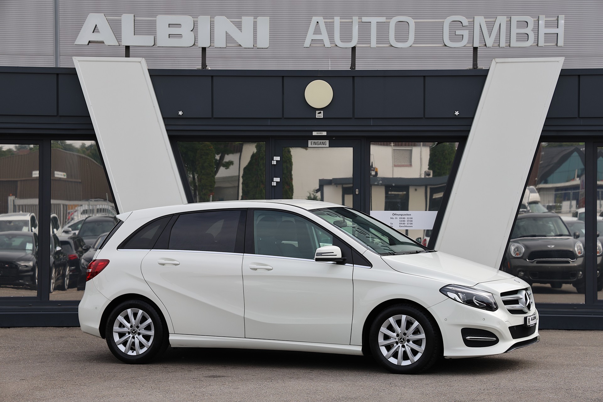 MERCEDES-BENZ B 220 Style 4Matic 7G-DCT-image-1