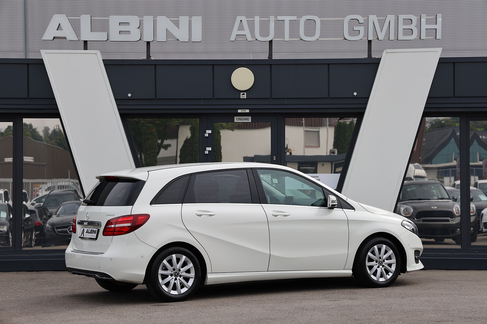 MERCEDES-BENZ B 220 Style 4Matic 7G-DCT-image-2