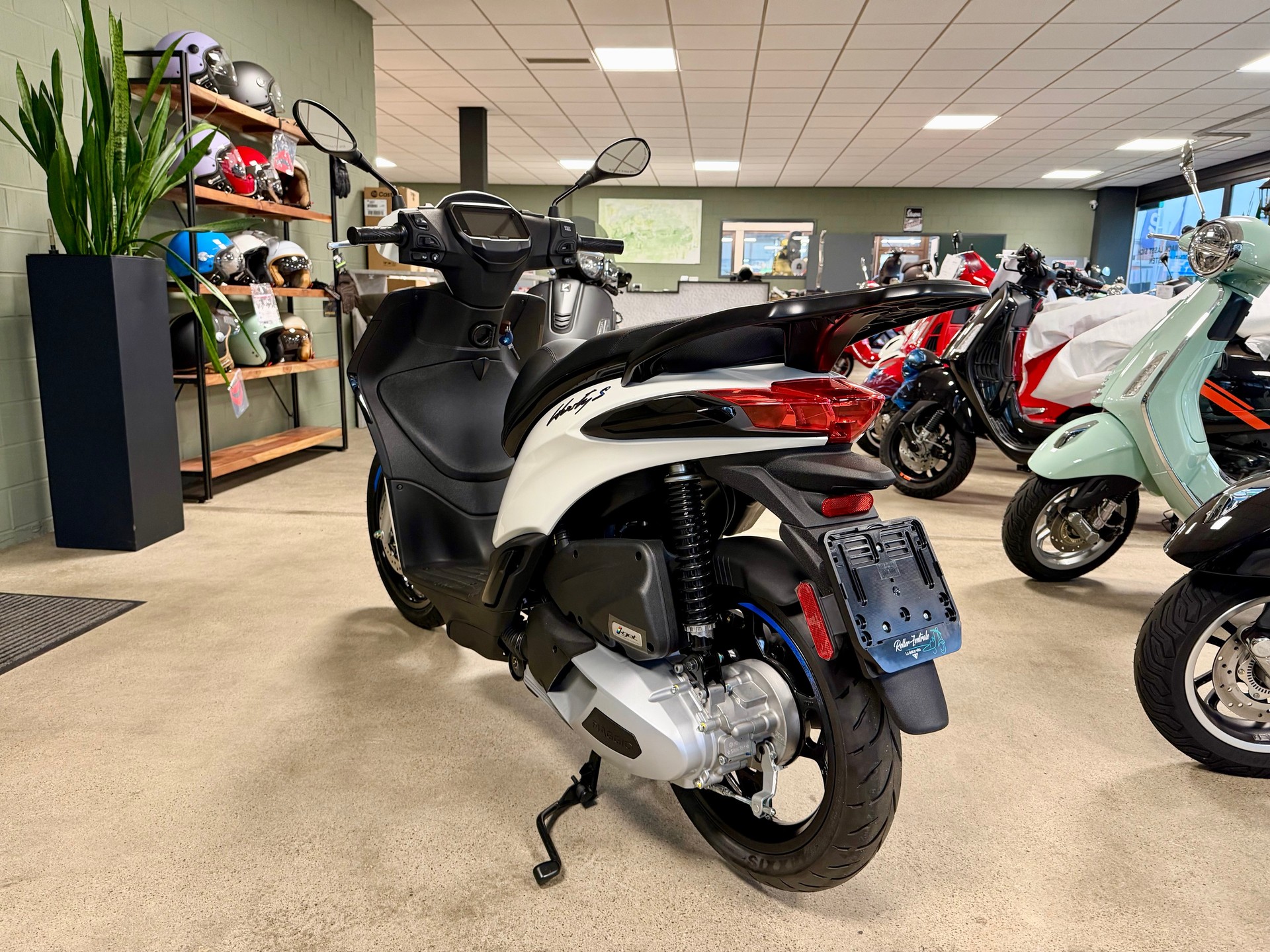 PIAGGIO Sport-showroom-element-3