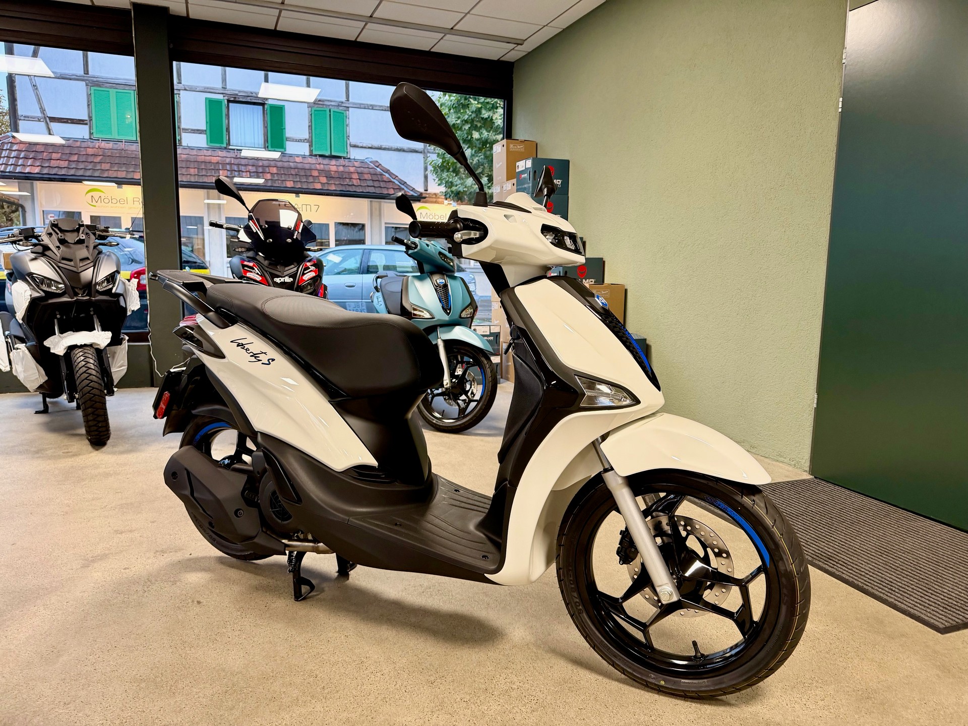 PIAGGIO Sport-showroom-element-1