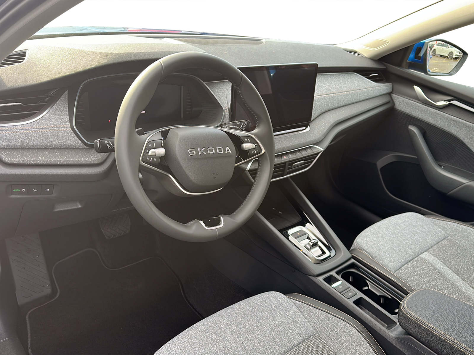 SKODA Octavia Combi 2.0 TSI DSG Selection 4x4-showroom-element-3