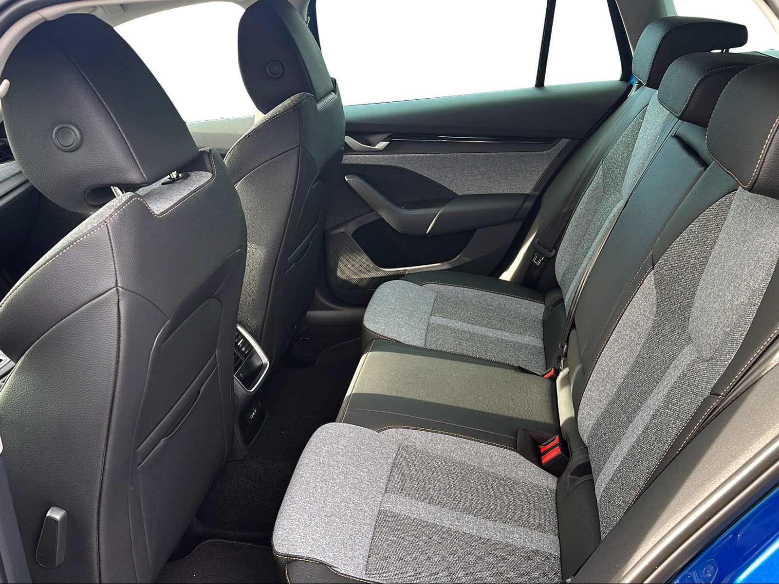 SKODA Octavia Combi 2.0 TSI DSG Selection 4x4-image-4