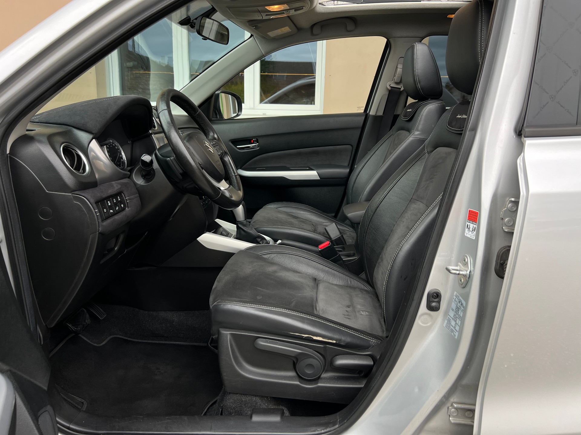 SUZUKI Vitara 1.6 TD Sergio Cellano Top TCSS I 4x4 (CH)-image-10