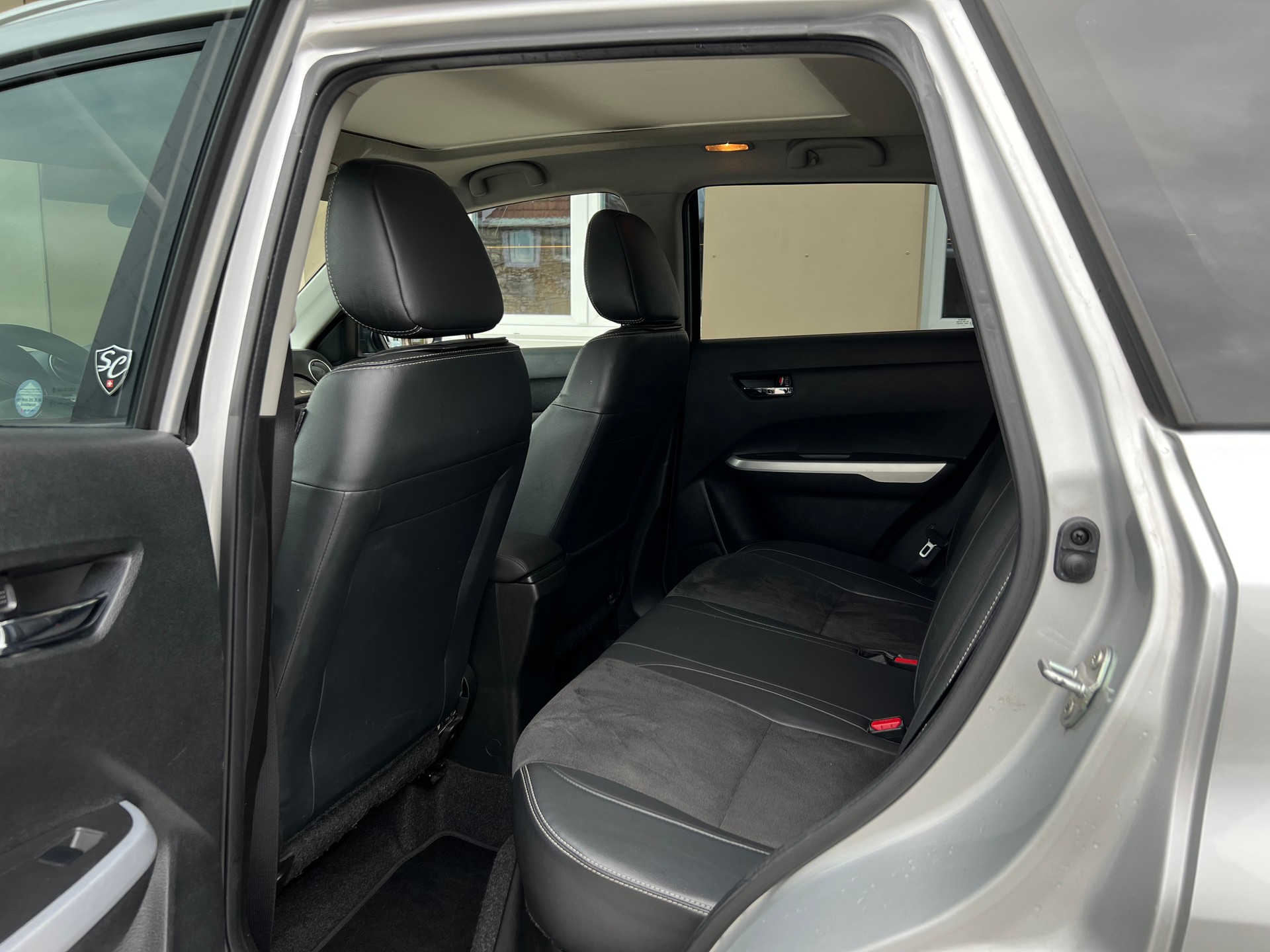 SUZUKI Vitara 1.6 TD Sergio Cellano Top TCSS I 4x4 (CH)-image-24