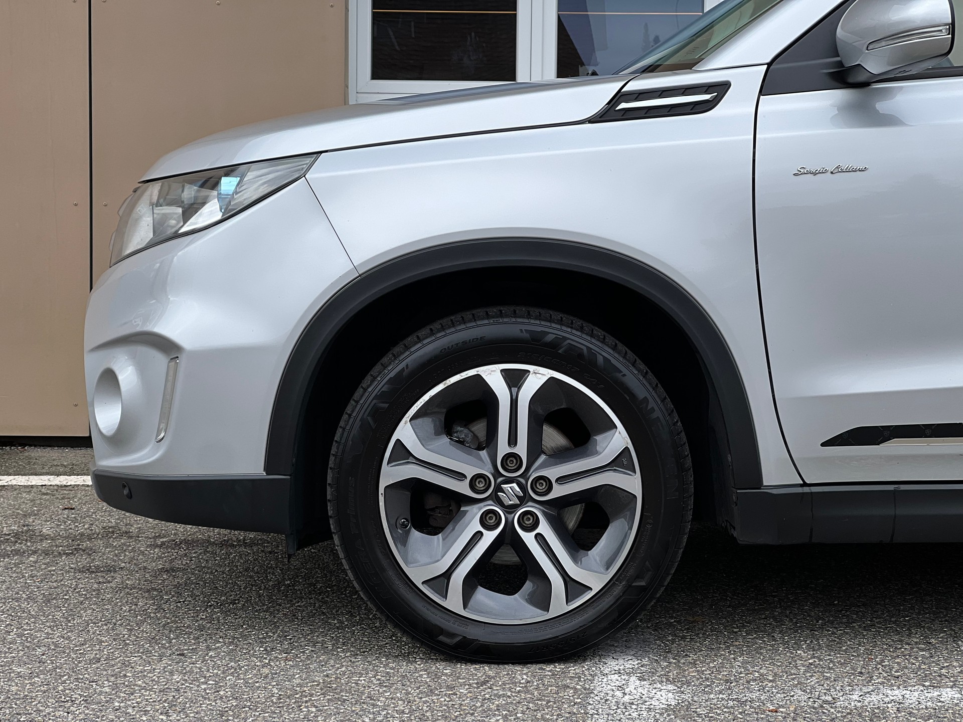 SUZUKI Vitara 1.6 TD Sergio Cellano Top TCSS I 4x4 (CH)-image-8