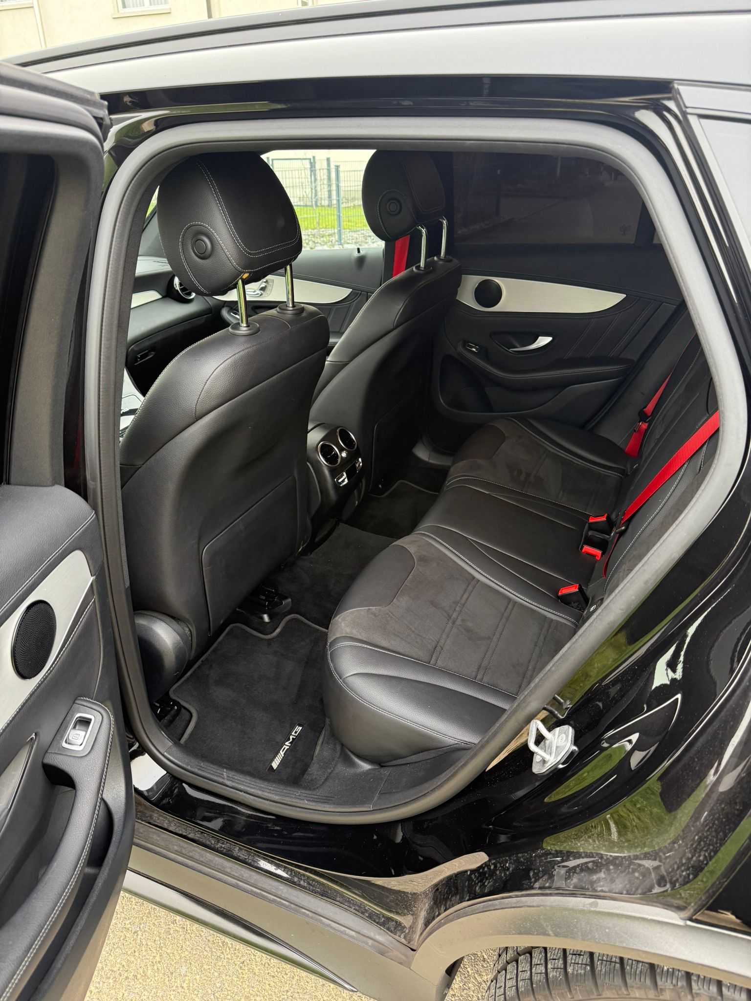 MERCEDES-BENZ GLC 63 S AMG 4Matic 9G-Tronic-image-5