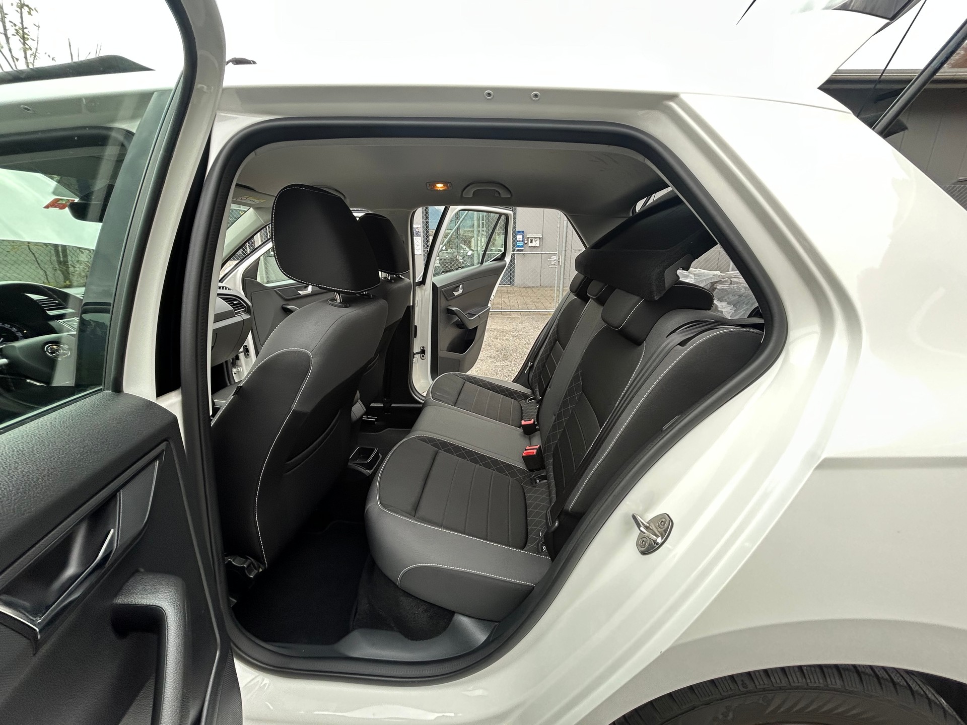 SKODA Fabia 1.0 TSI Ambition DSG-image-12