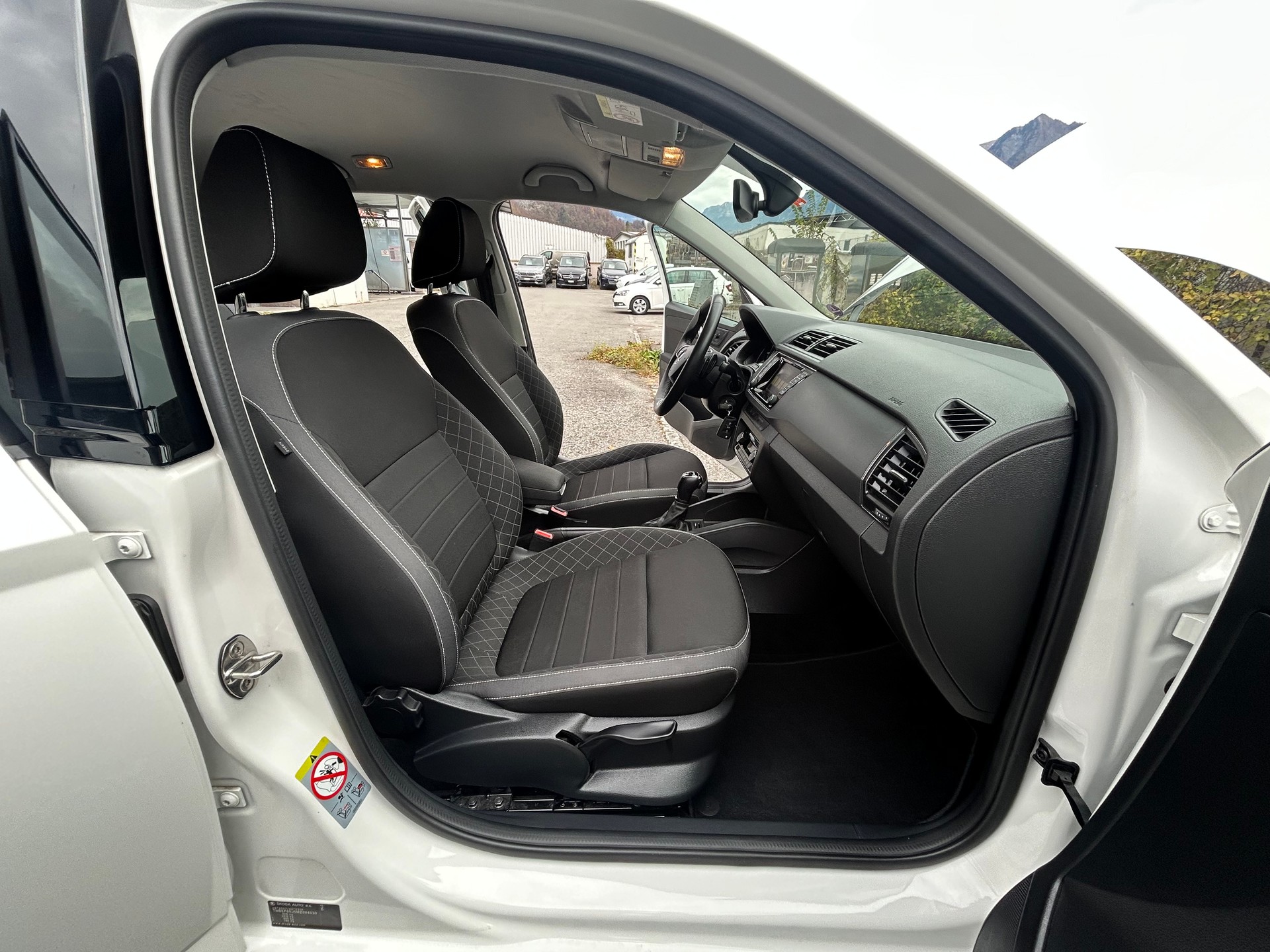 SKODA Fabia 1.0 TSI Ambition DSG-image-10