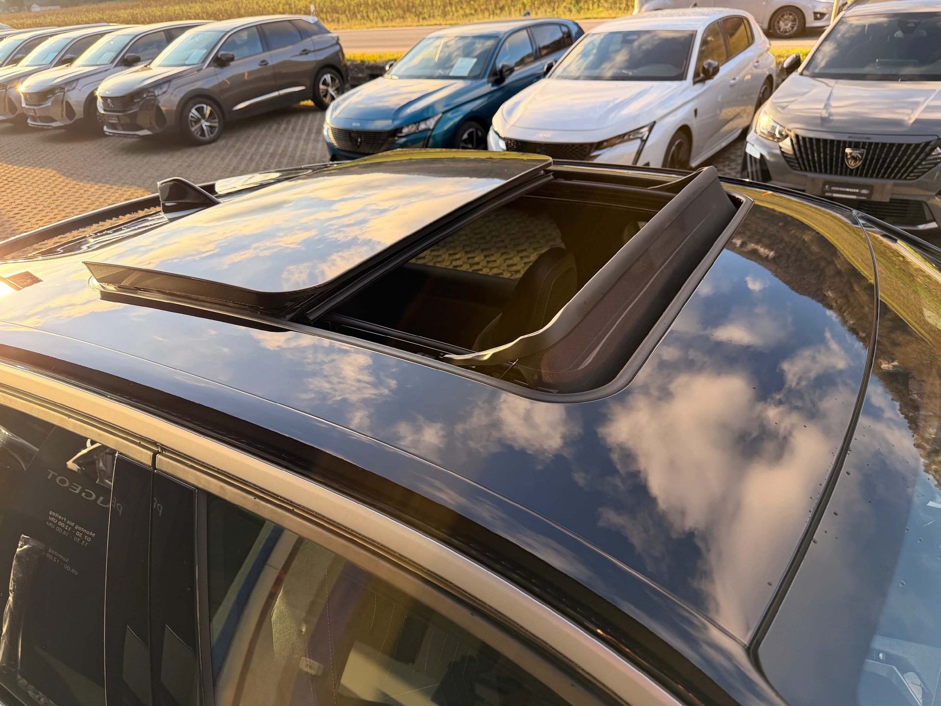 PEUGEOT 3008 1.2 Hybrid GT-image-18