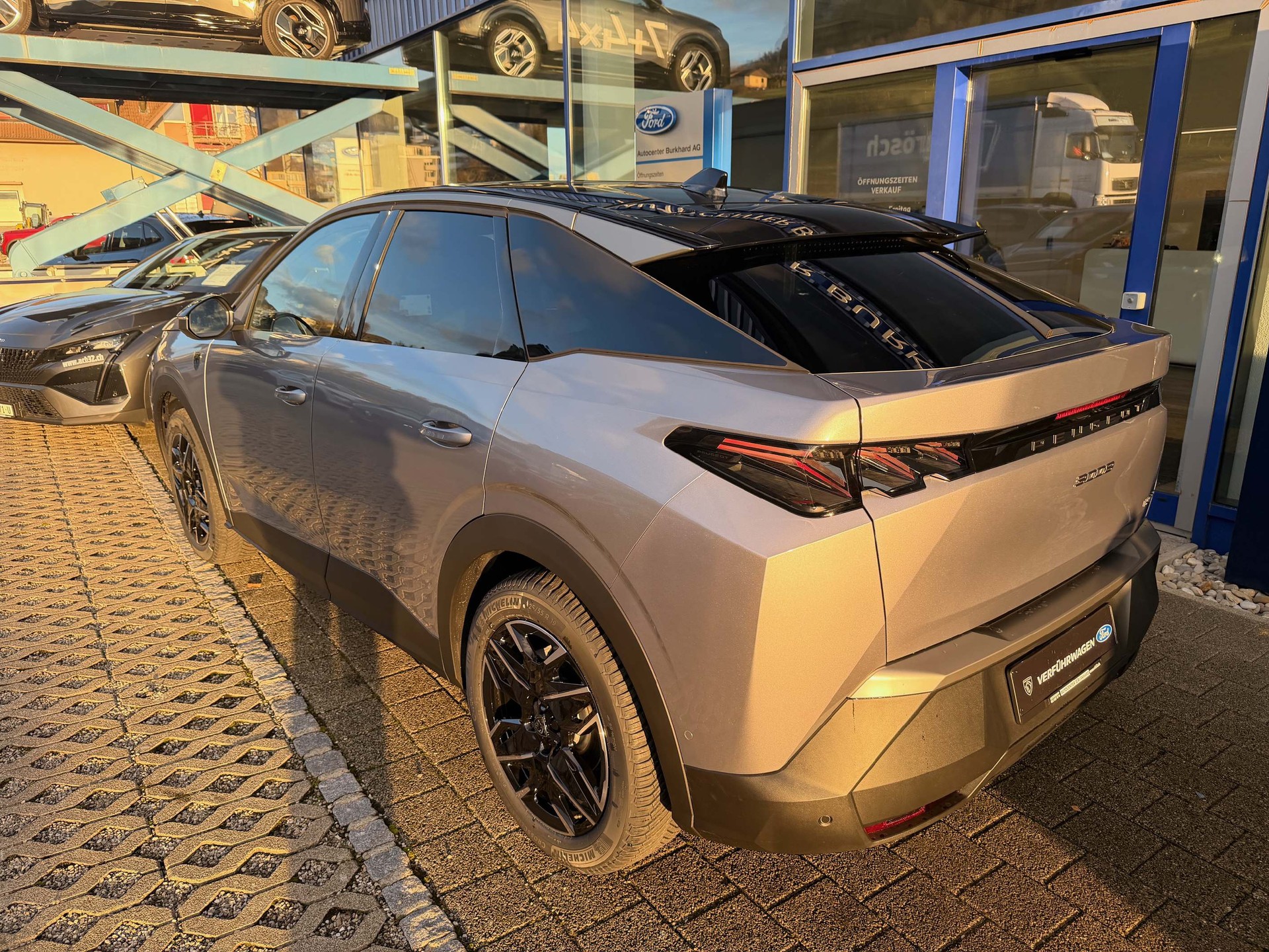 PEUGEOT 3008 1.2 Hybrid GT-image-5