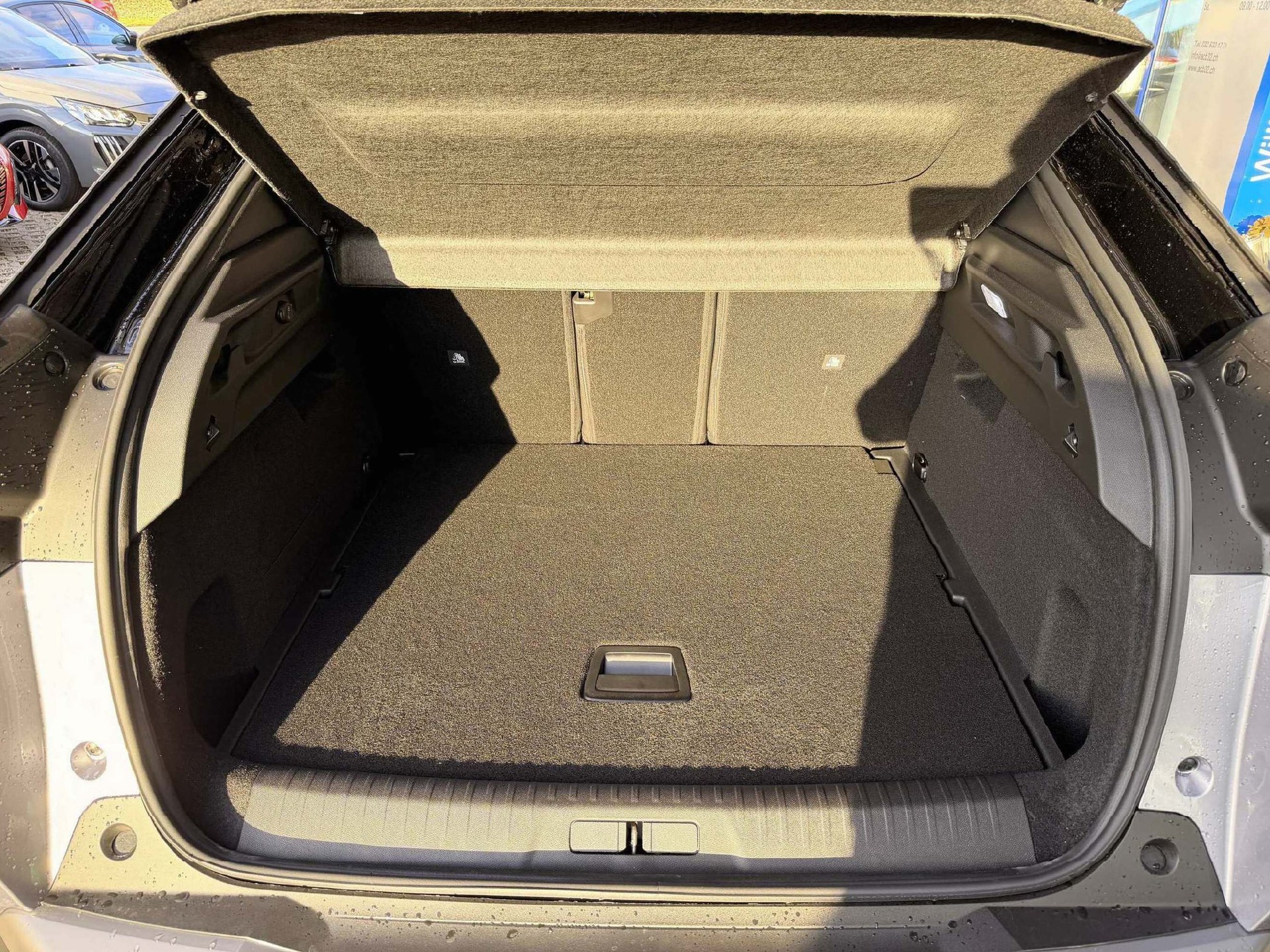 PEUGEOT 3008 1.2 Hybrid GT-image-9