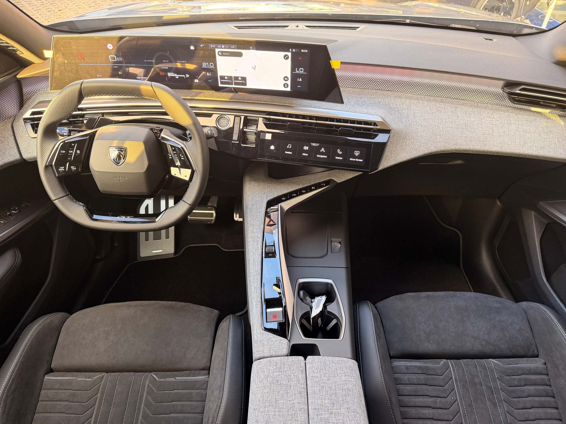 PEUGEOT 3008 1.2 Hybrid GT-image-11