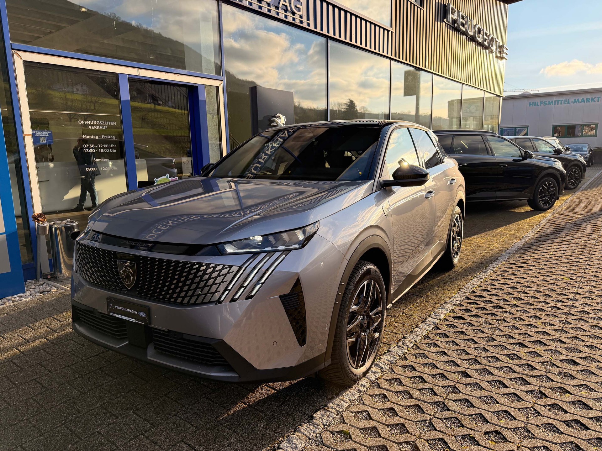 PEUGEOT 3008 1.2 Hybrid GT-image-1