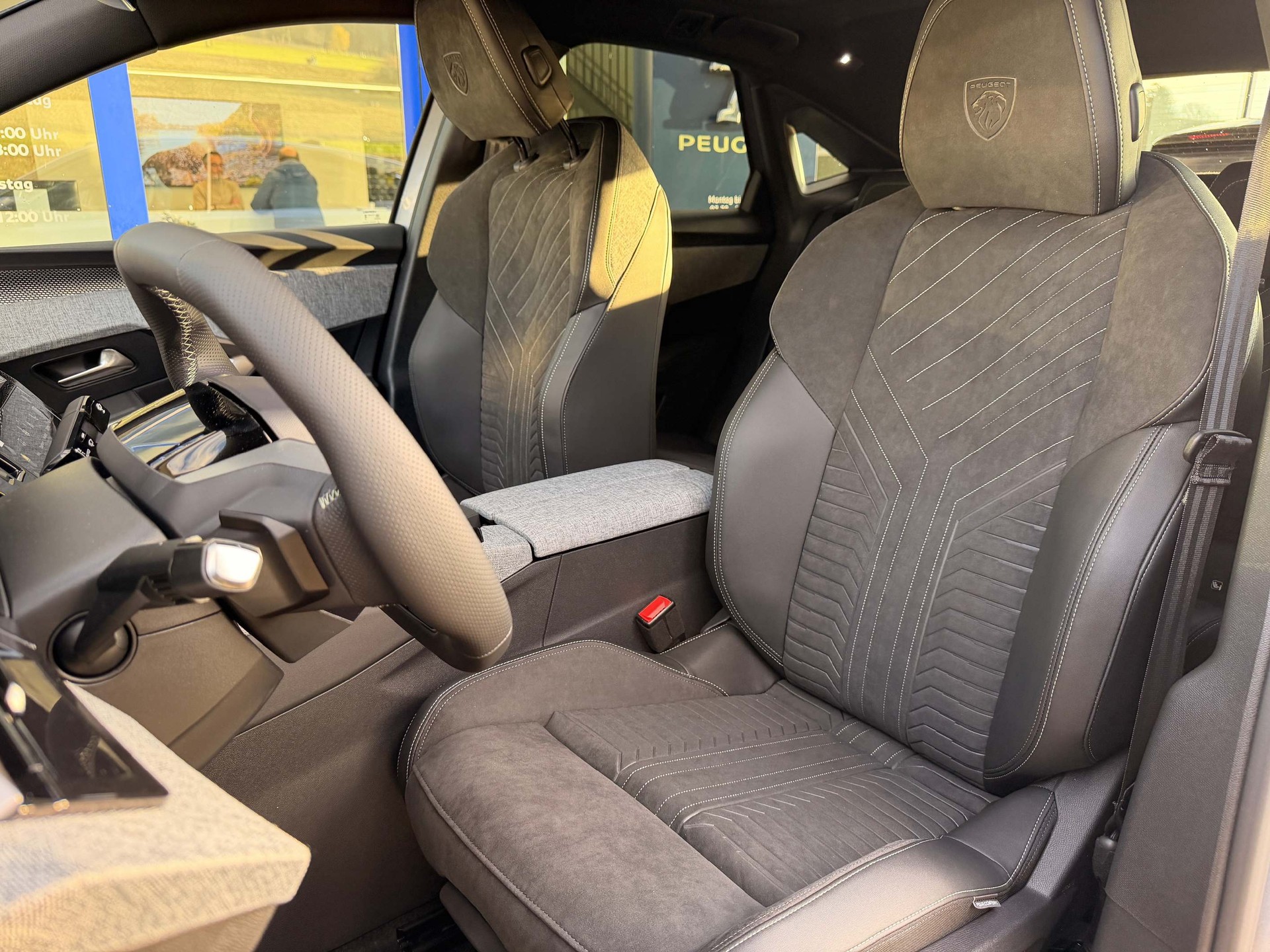 PEUGEOT 3008 1.2 Hybrid GT-image-14