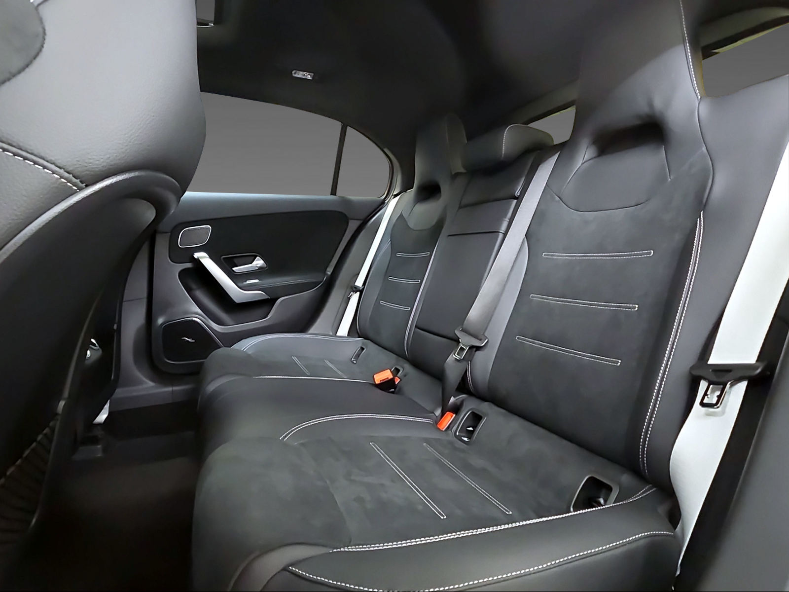 MERCEDES-BENZ A 250 4Matic-image-10