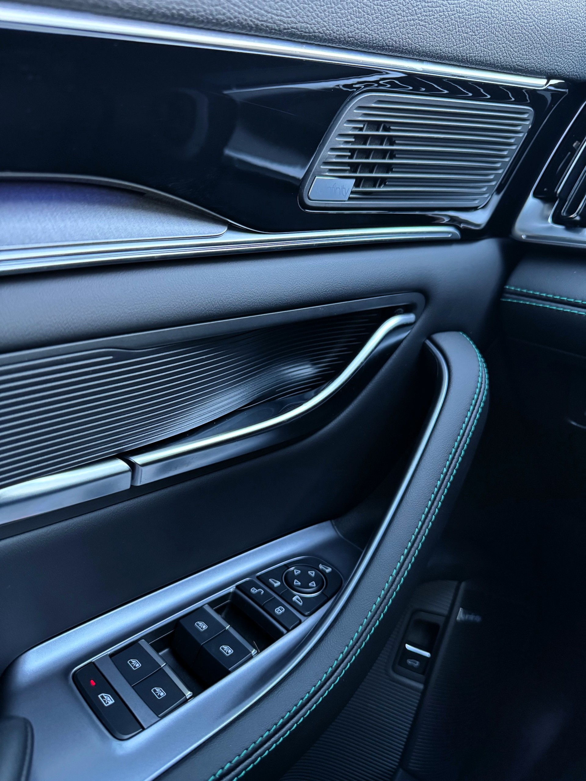 BYD Seal U DM-i Design AWD-image-13