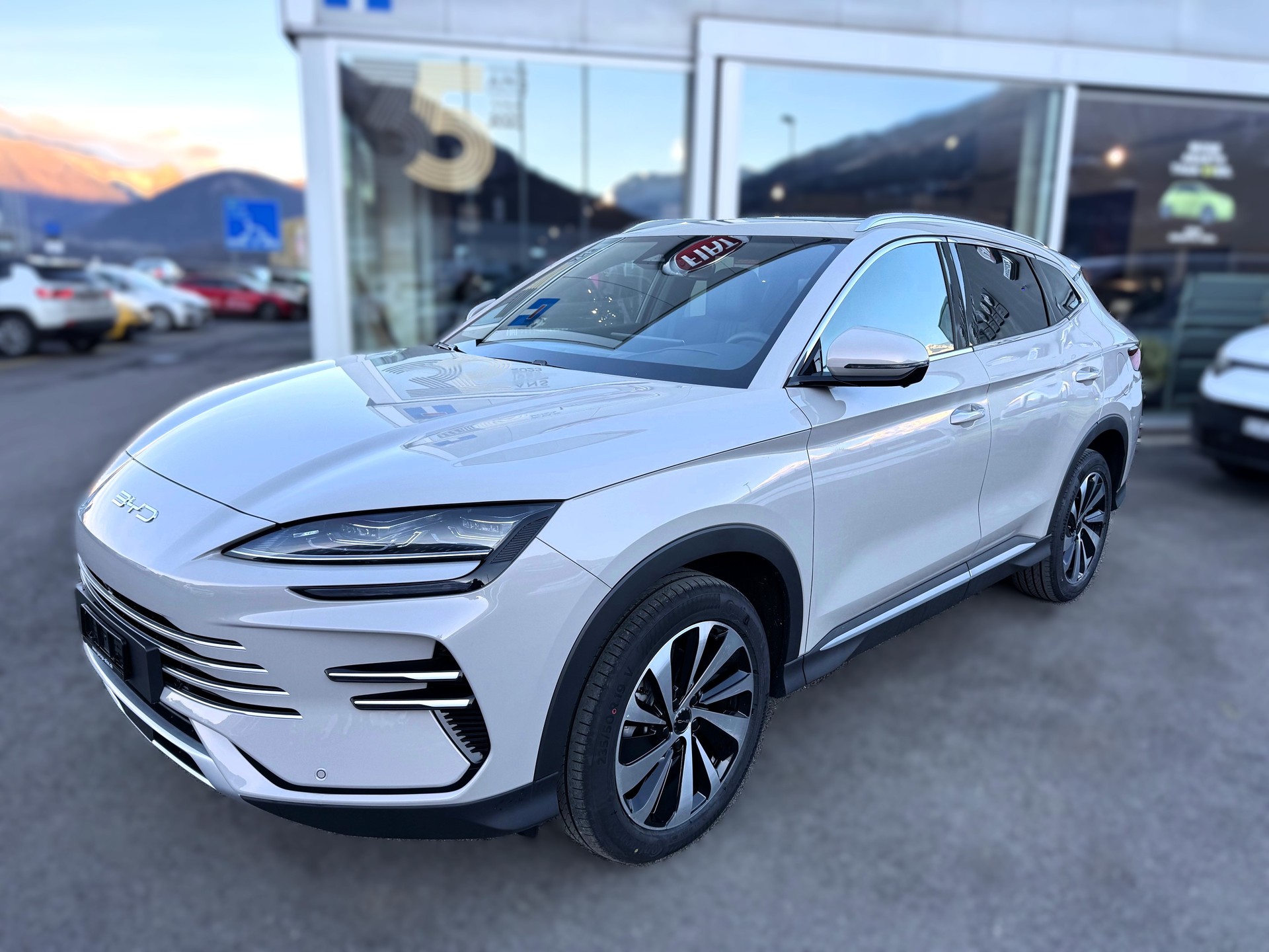 BYD Seal U DM-i Design AWD-showroom-element-1