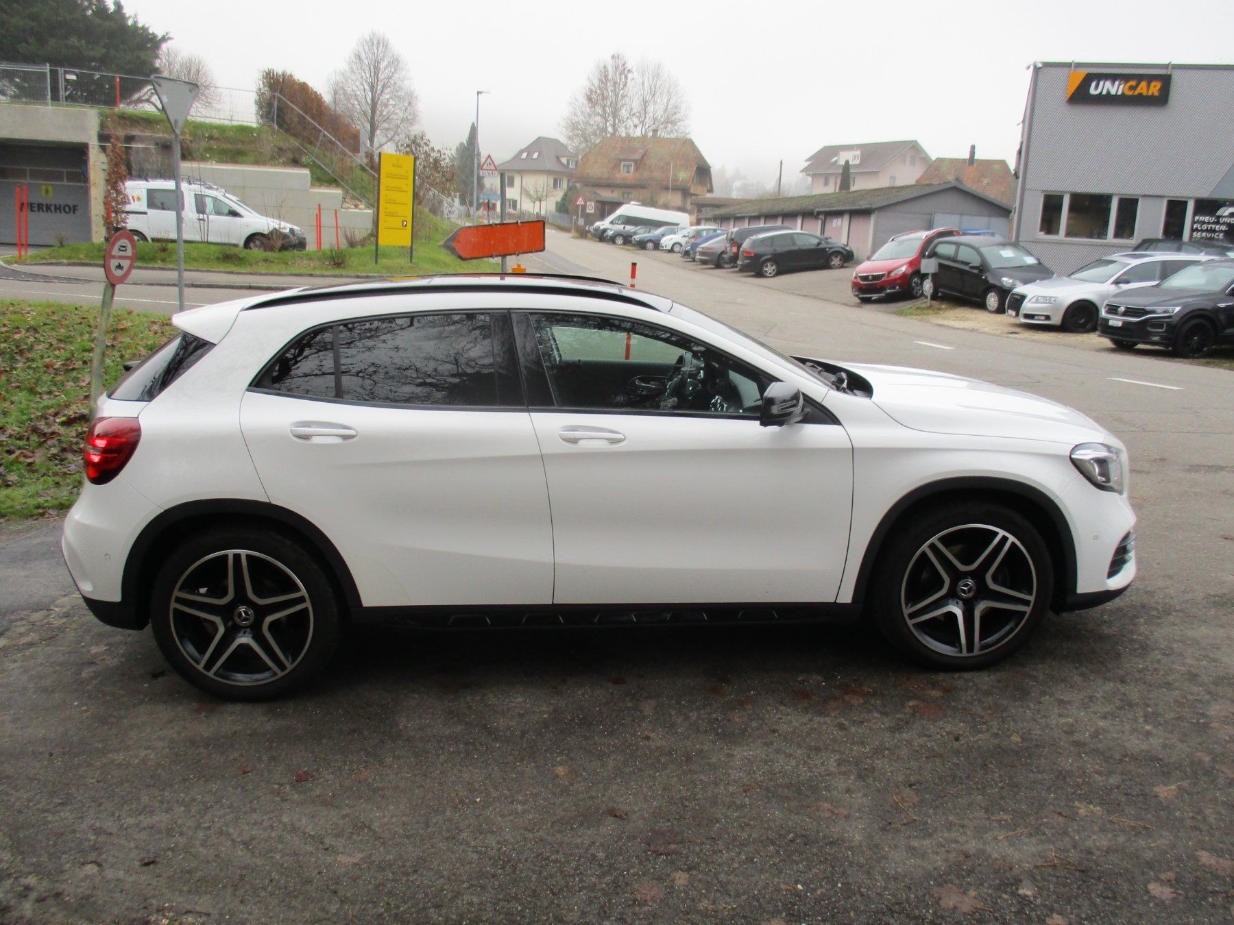 MERCEDES-BENZ GLA 250 AMG Line 4Matic 7G-DCT-image-3
