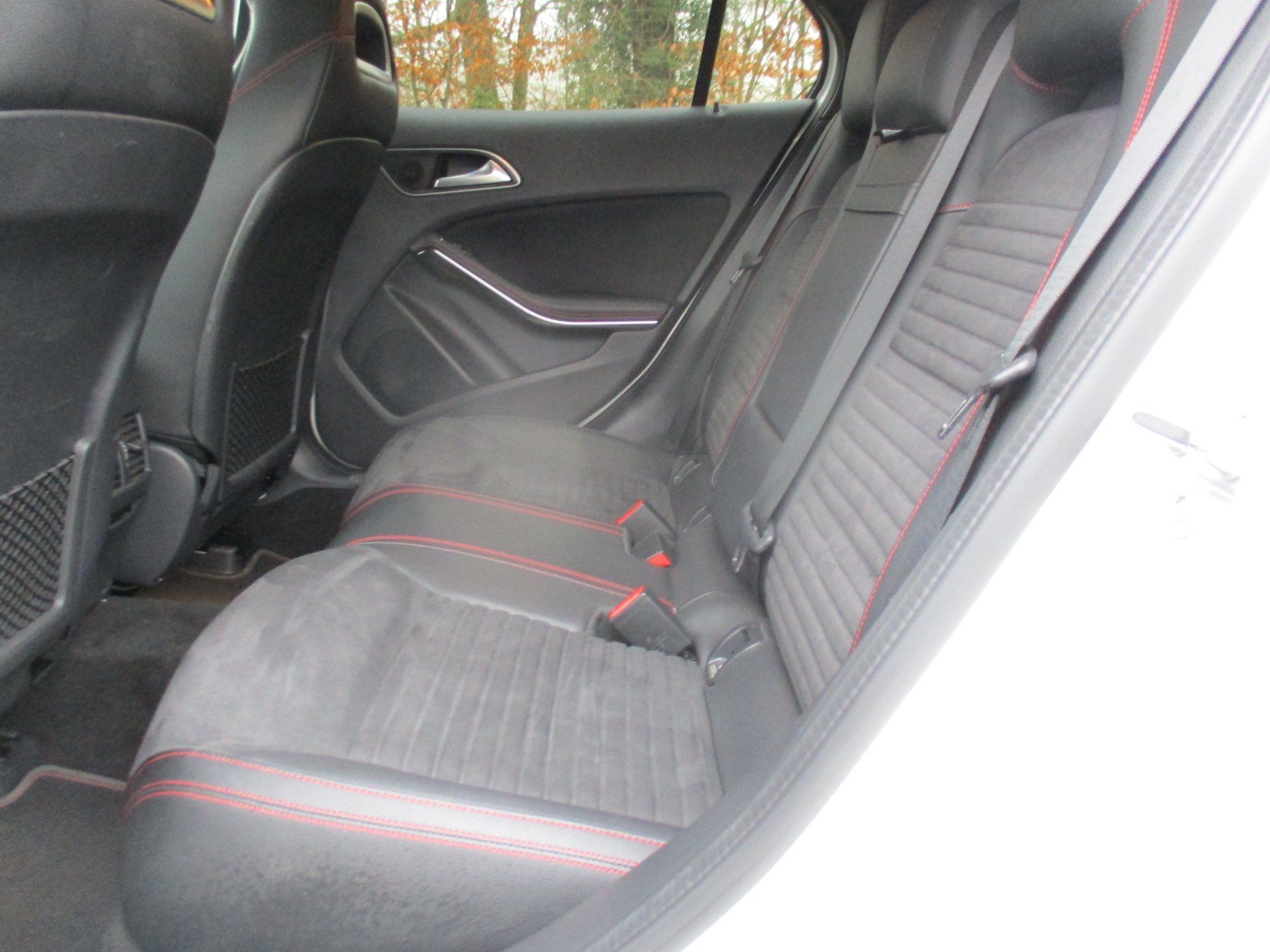 MERCEDES-BENZ GLA 250 AMG Line 4Matic 7G-DCT-image-8