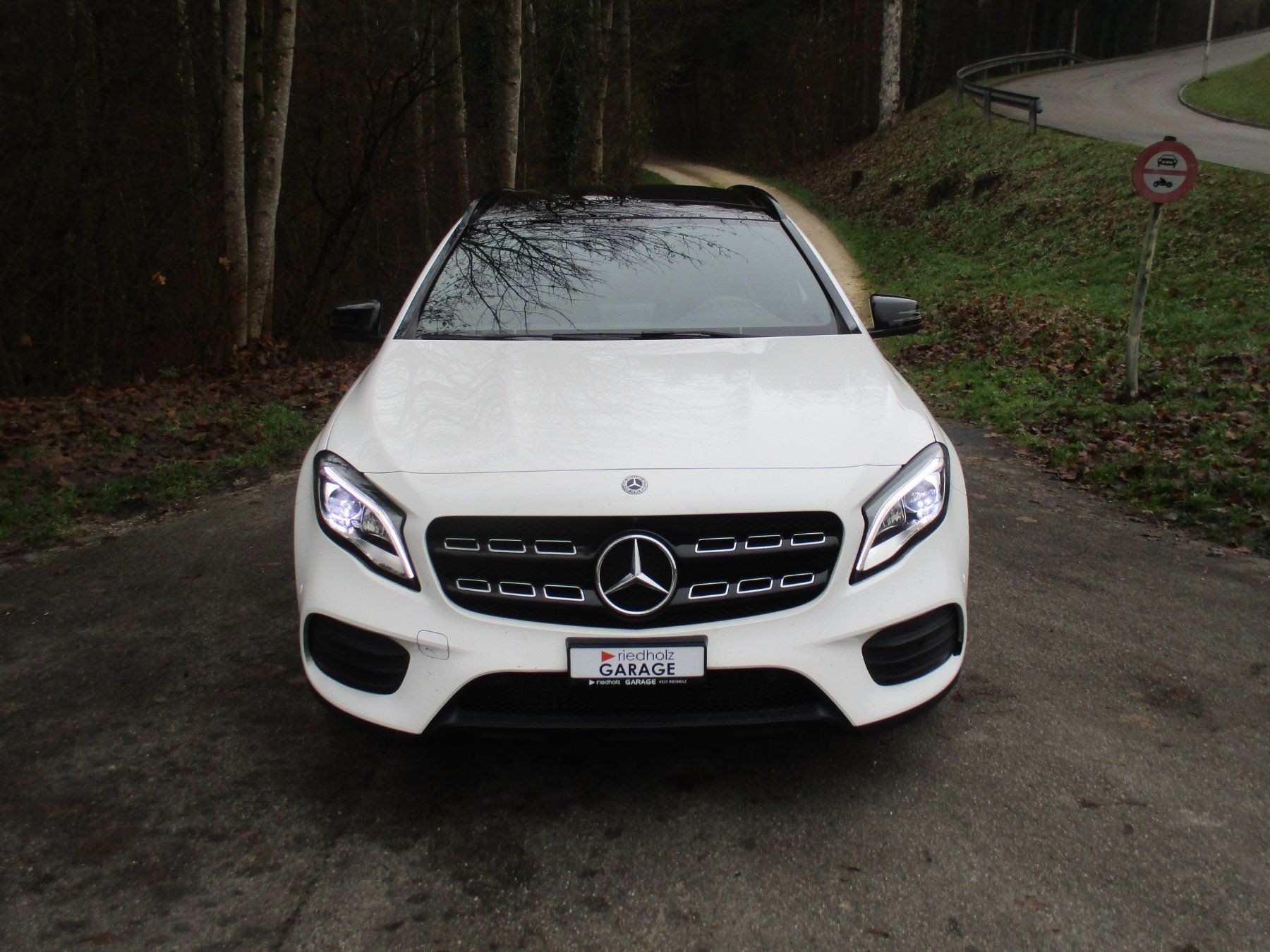 MERCEDES-BENZ GLA 250 AMG Line 4Matic 7G-DCT-image-2