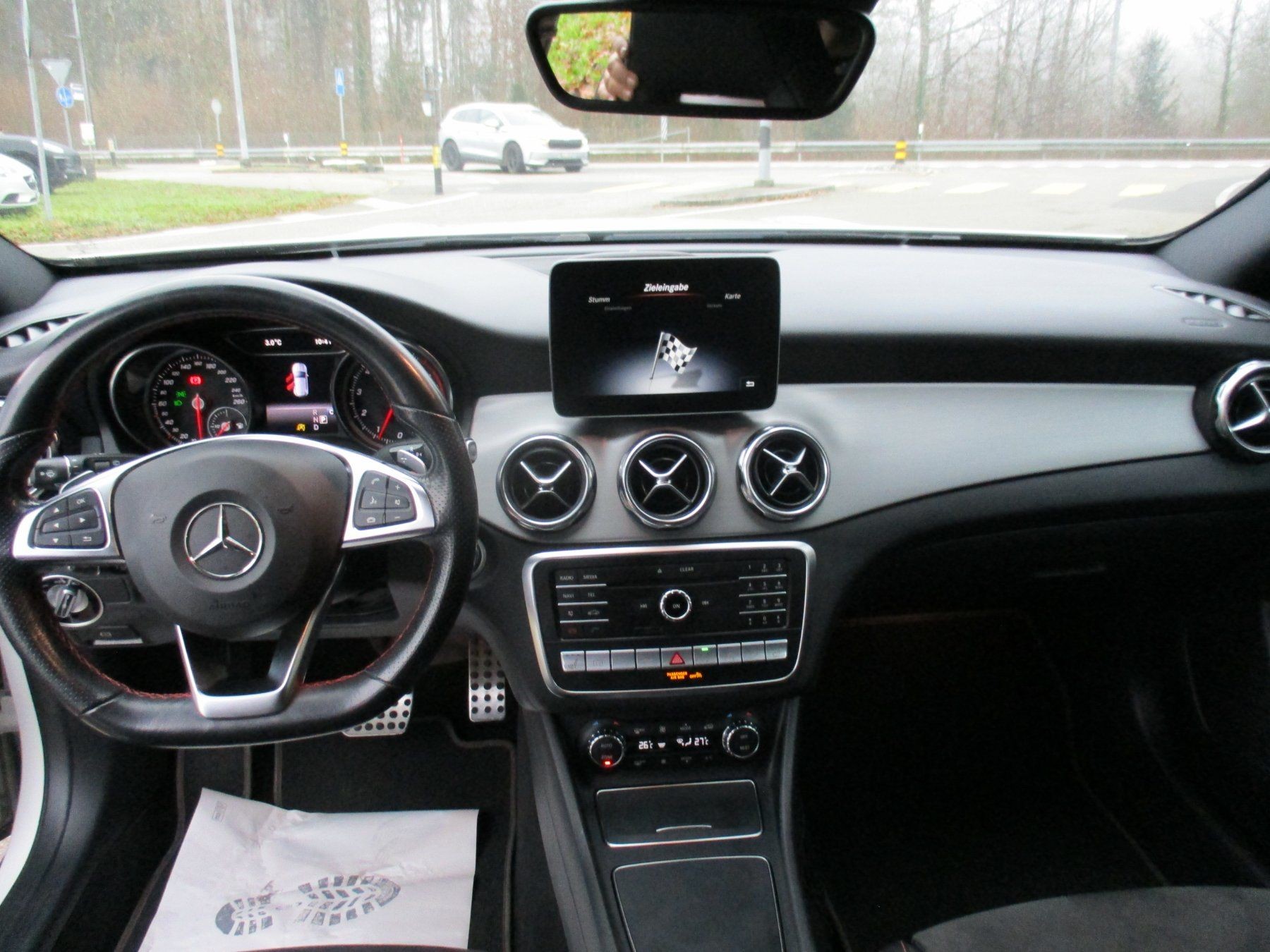 MERCEDES-BENZ GLA 250 AMG Line 4Matic 7G-DCT-image-6