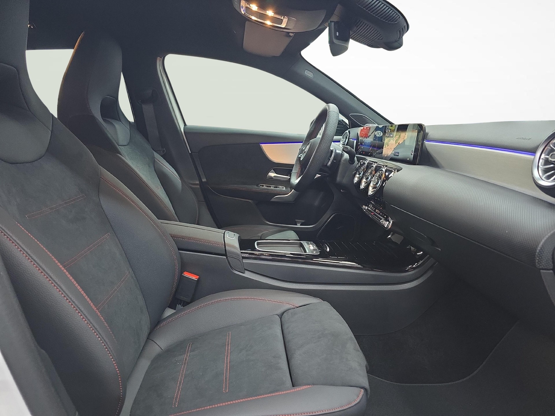 MERCEDES-BENZ A 220 4MATIC AMG Line-image-5
