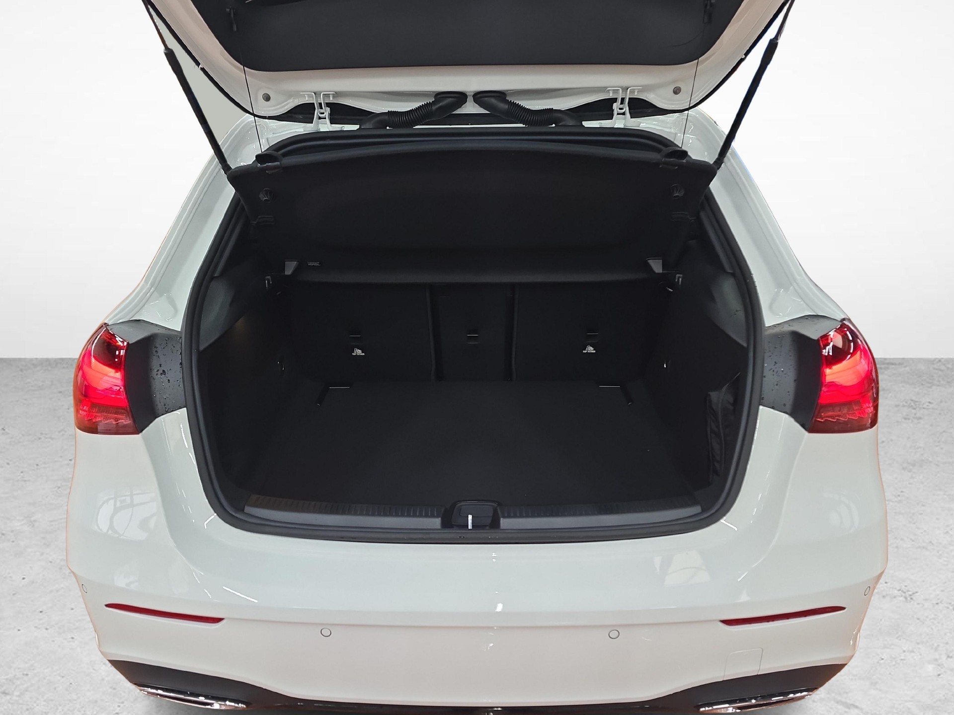 MERCEDES-BENZ A 220 4MATIC AMG Line-image-8