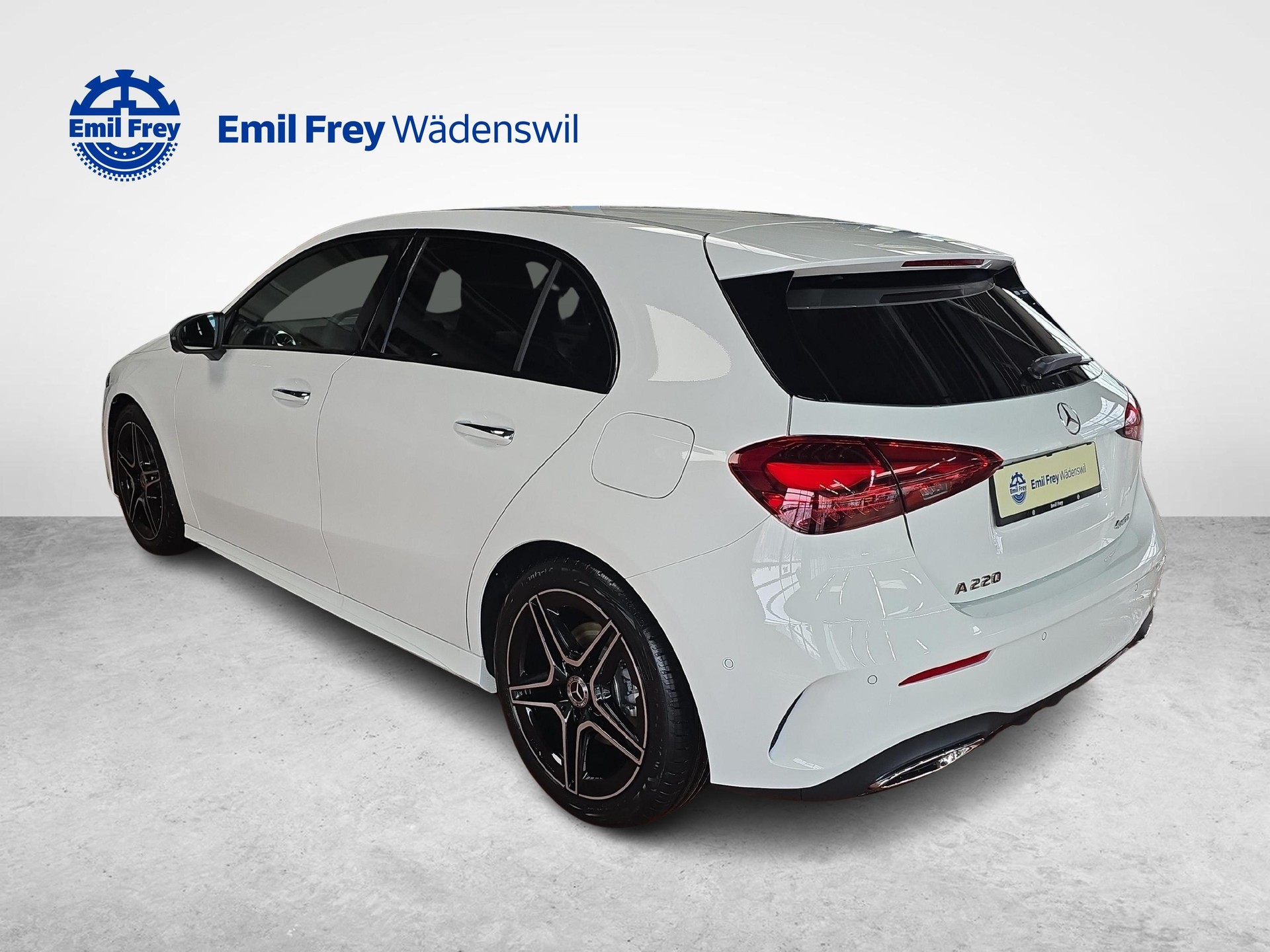 MERCEDES-BENZ A 220 4MATIC AMG Line-image-2
