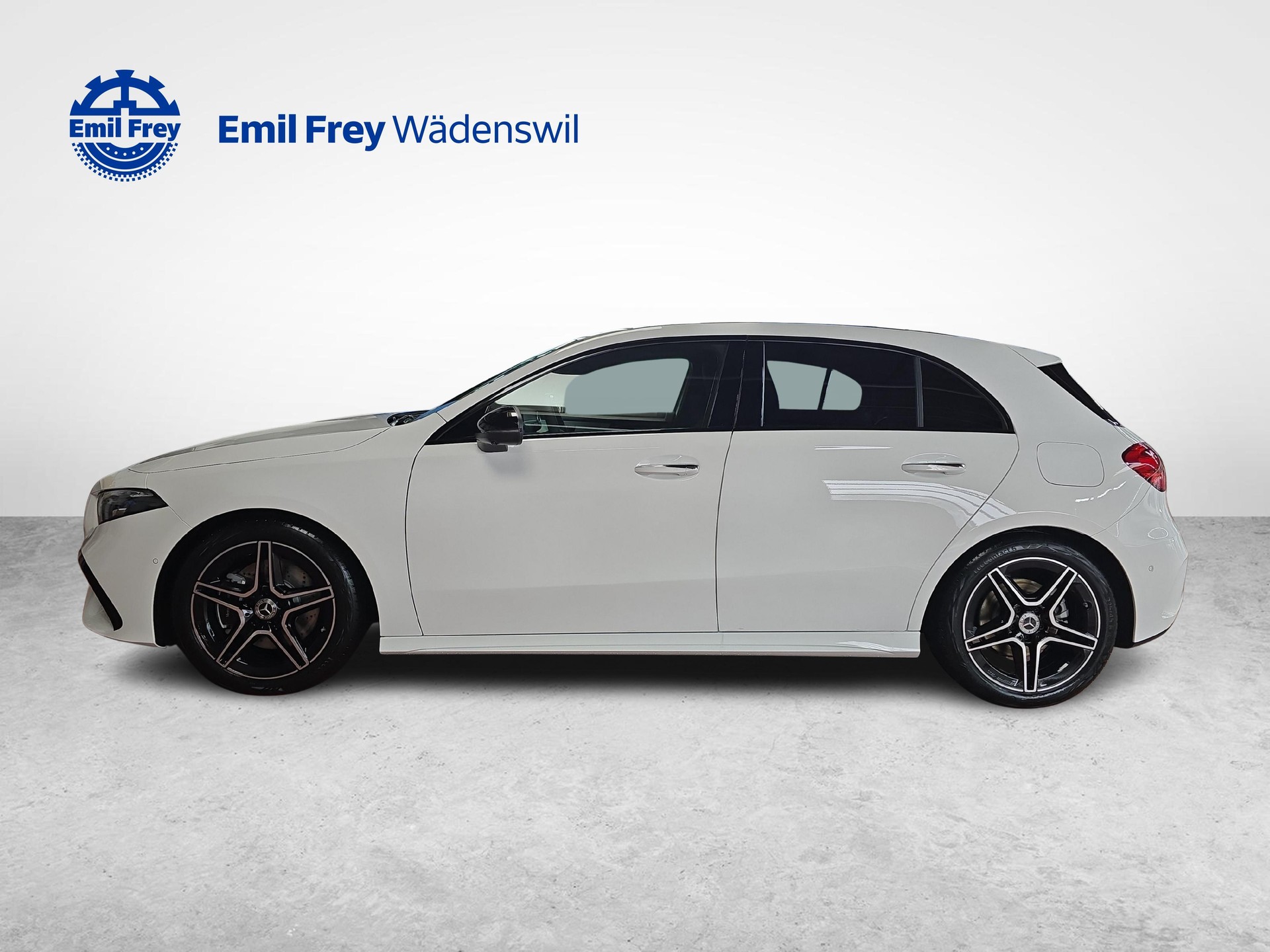 MERCEDES-BENZ A 220 4MATIC AMG Line-image-1